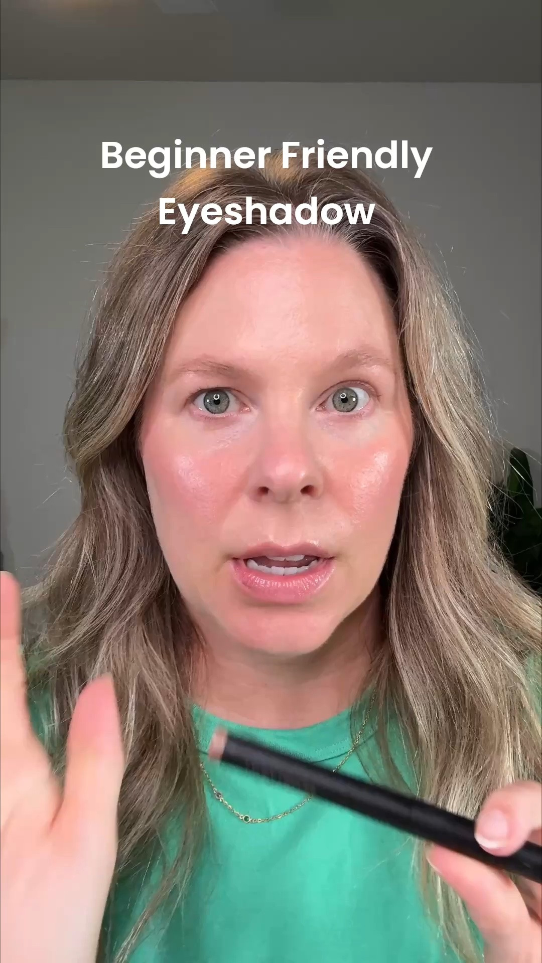 Beginner friendly eyeshadow that works every time! If you’re not sure where to start, get yourself a mid-tone brown or taupe shade. And don’t be scared of matte textures. Give it a try and follow for more easy and everyday makeup and share this with a friend who would like to learn easy everyday eyeshadow 🤗

I’m using the @lauramercier eyeshadow stick — shade Sepia

#makeupformatureskin #makeupformaturewomen #everydaymakeup