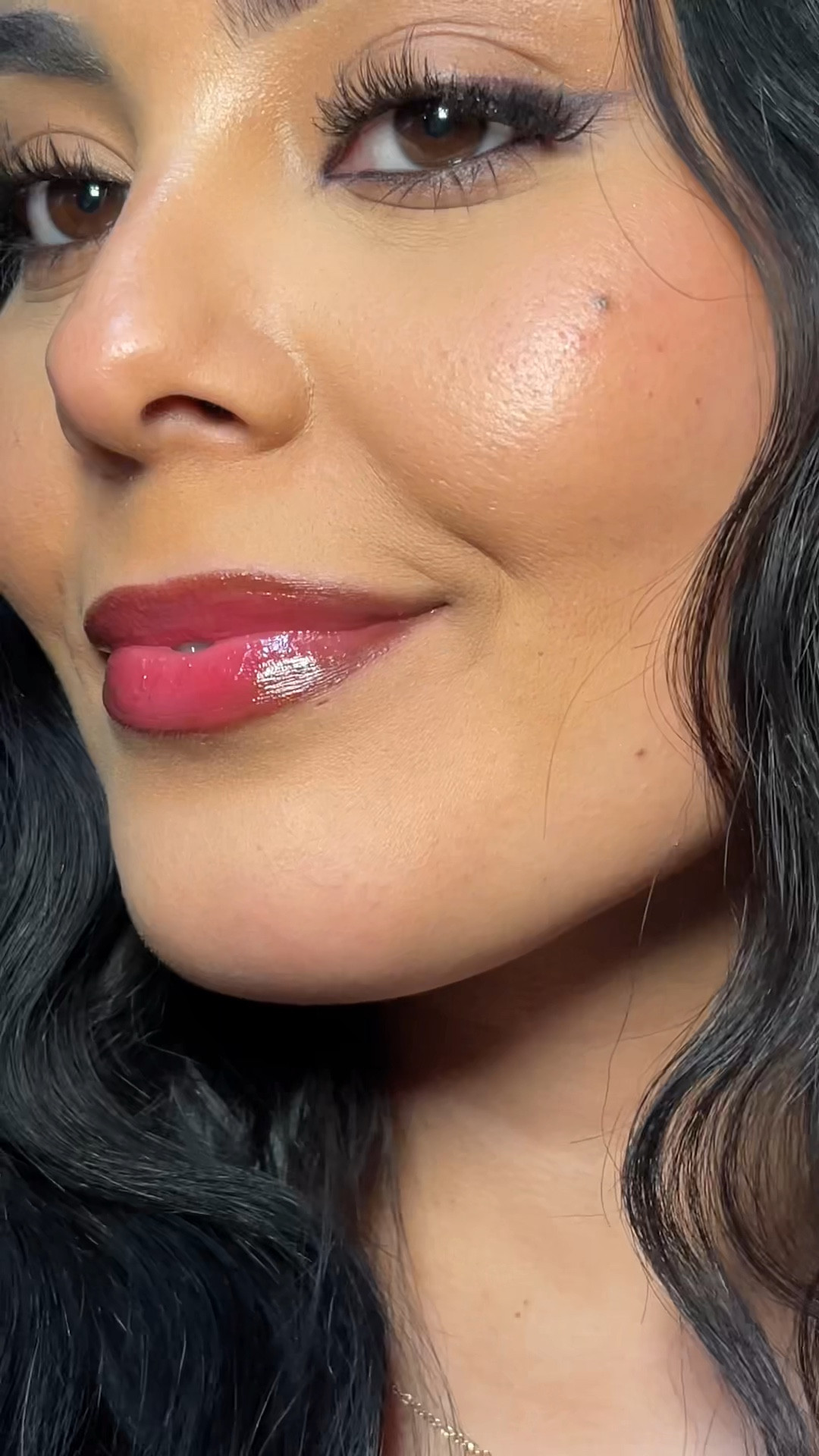 Valentines Day Lip Combo ❣️
1st line with brown lip linear
2nd apply small amount of red lipstick
3rd apply light nude lip gloss to center only 
4th apply clear lipgloss
5th redefine lips with lip linear 