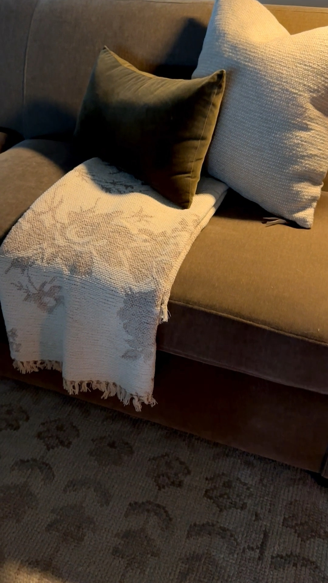 Lovely throw blanket on my sofa


#LTKstorytime #LTKdayinmylife #LTKHome