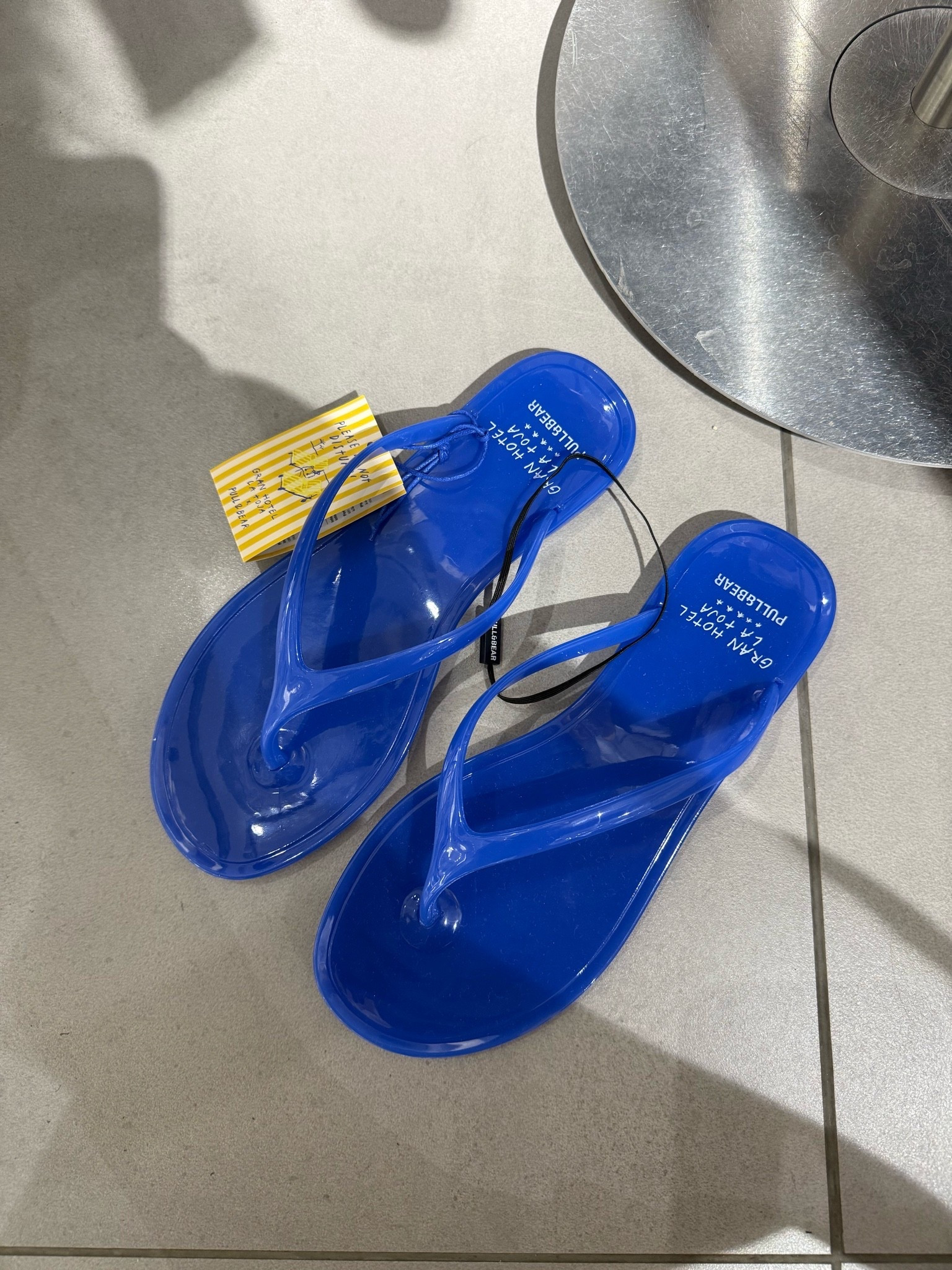 JELLY FLAT THONG SANDALS ALL SUMMER💙
Click the first link to shop
#pullandbearcommunity
AD

#LTKsummer #LTKshoes