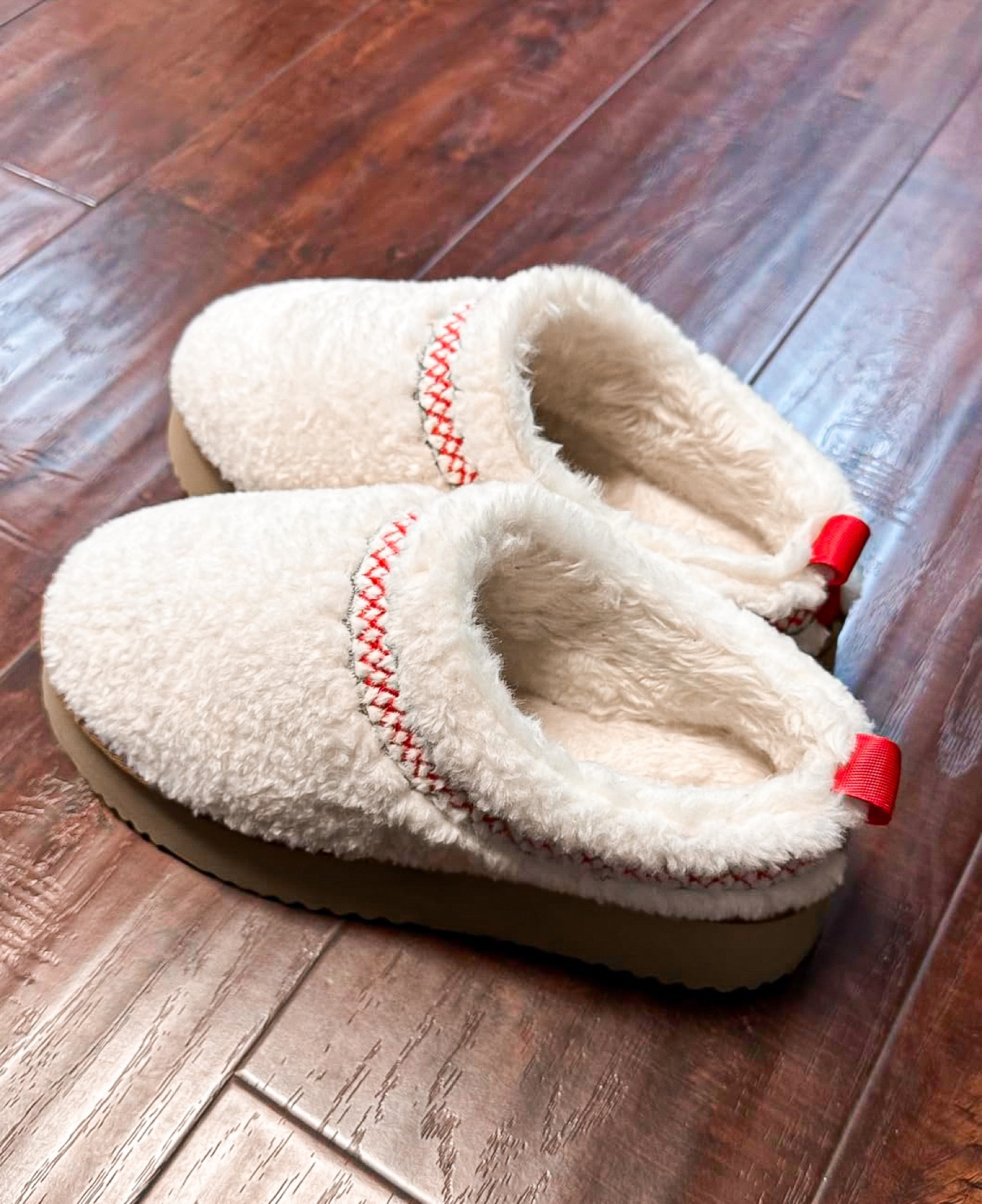 So in love with these slippers, perfect combo of cozy & stylist ❤️🤍 UGG dupes or UGG original if your budget allows. 💋

#LTKGiftGuide #LTKshoecrush #LTKfamily
