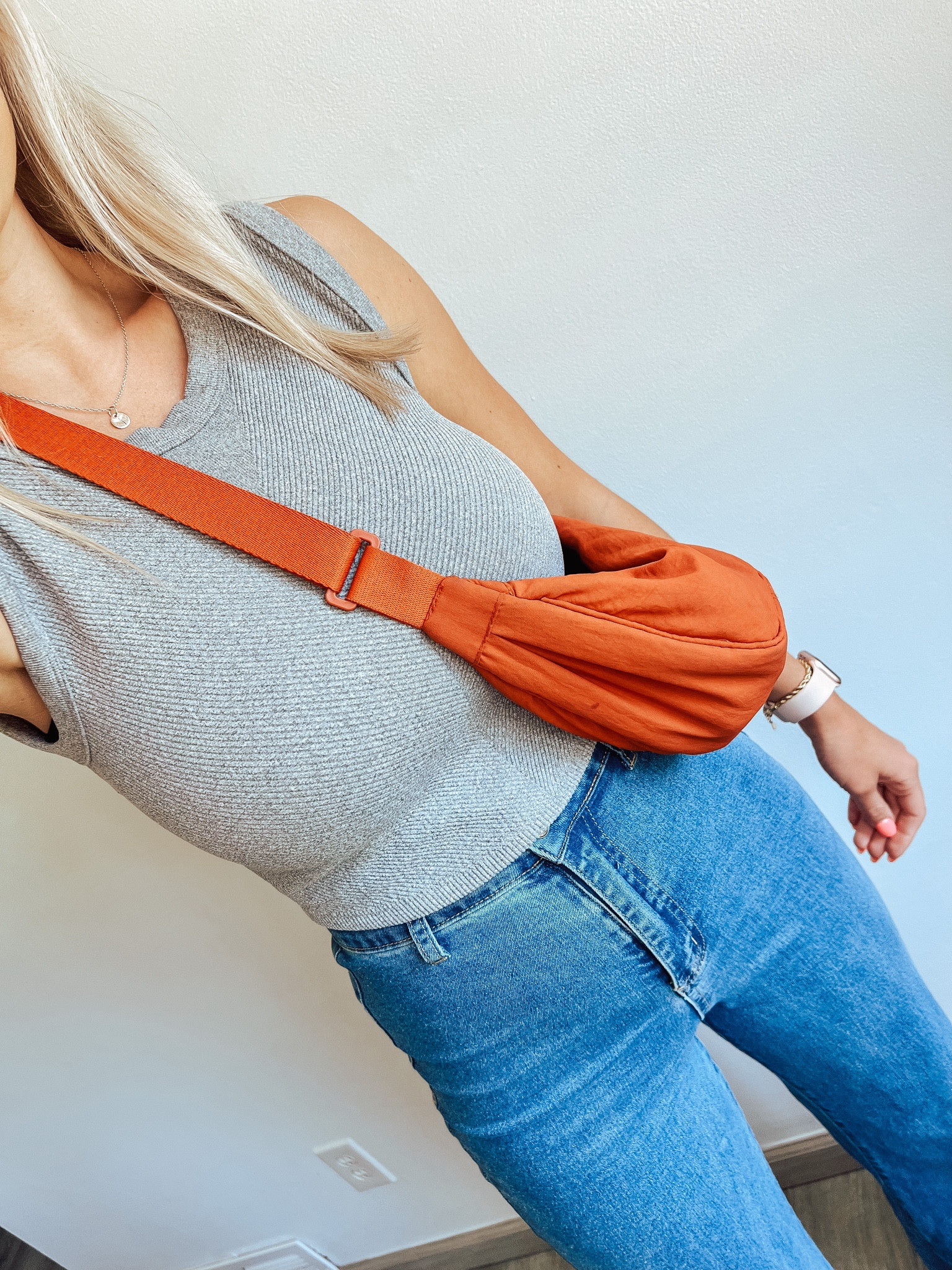 Free people muscle tank (M/L)
Amazon sling bag