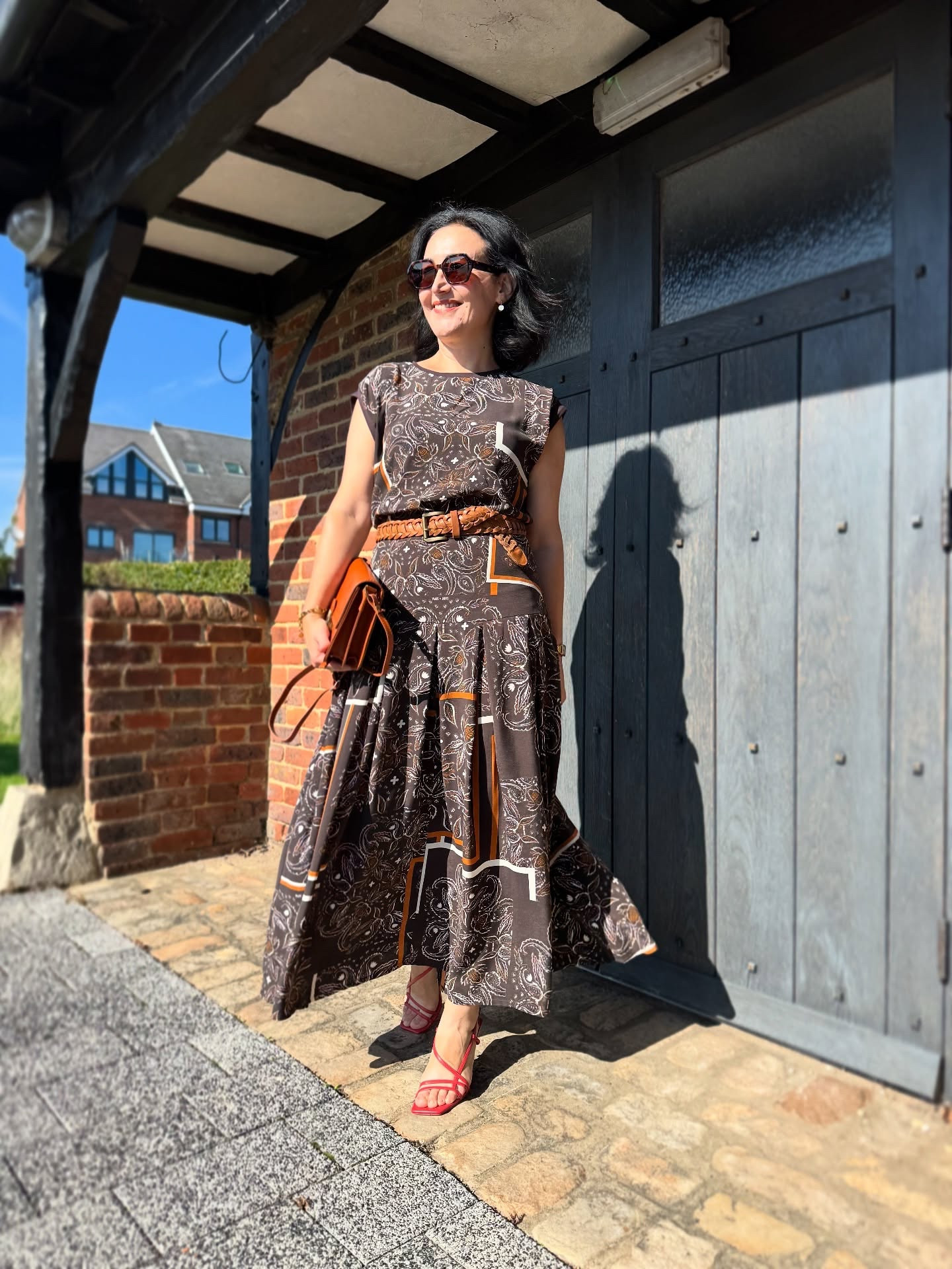 Hello Instas, did you enjoy these last few days of late summer sunshine? 
Have a fabulous new week all! 
.
.
.
.
AD/PR
Everly pleated skirt and turn up contrast tee @saintandsofia 
Links on stories 
.
.
.
.
#saintandsofia  #saintandsofiabyme #howtowear #howtostyle #over40style #autumnstyle  #over40style #effortlesschic
#transitionalstyle #autumnoutfitinspo #streetstylelondon