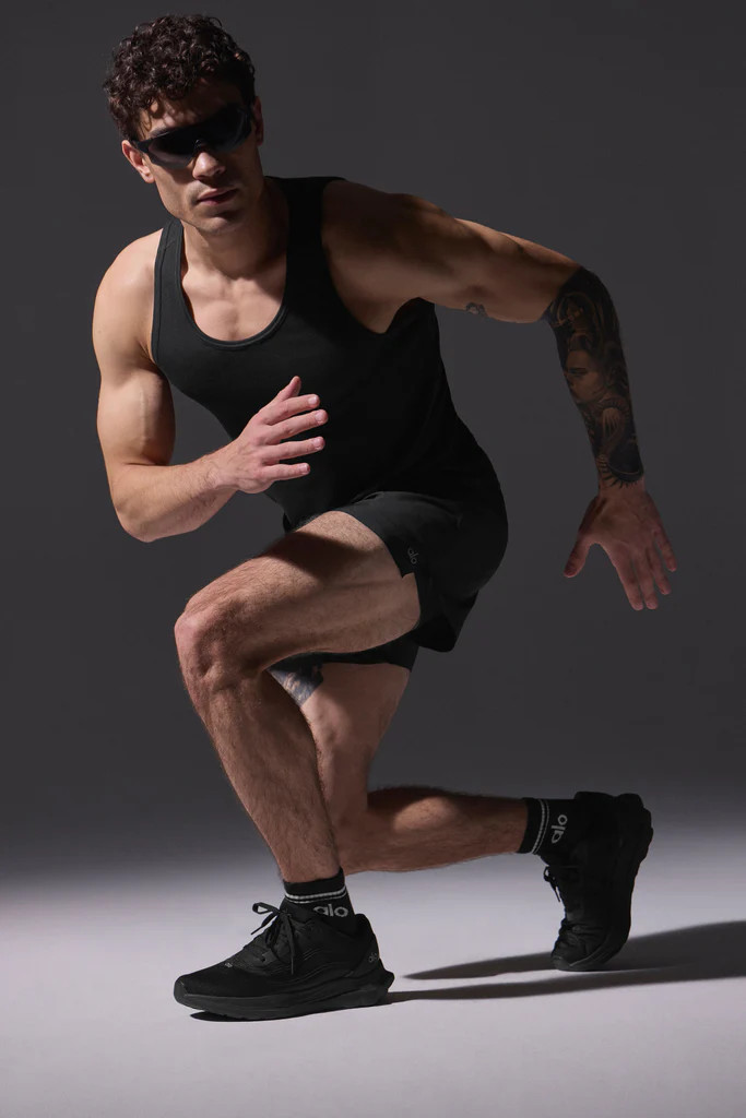 ALO Runner - Black/Black | Alo Yoga (US)