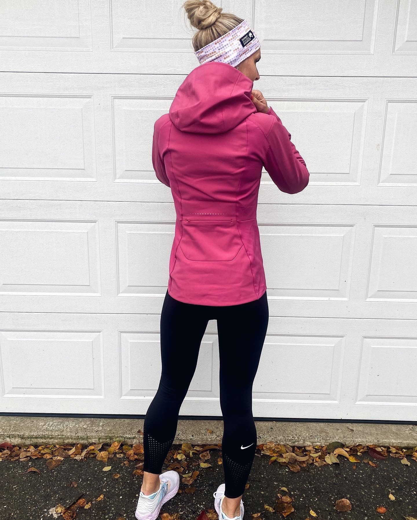 One of my favorite running jackets on sale! I wear this in temps around 20°F. I've had it for over 4 years, and it still looks brand new. 🩷