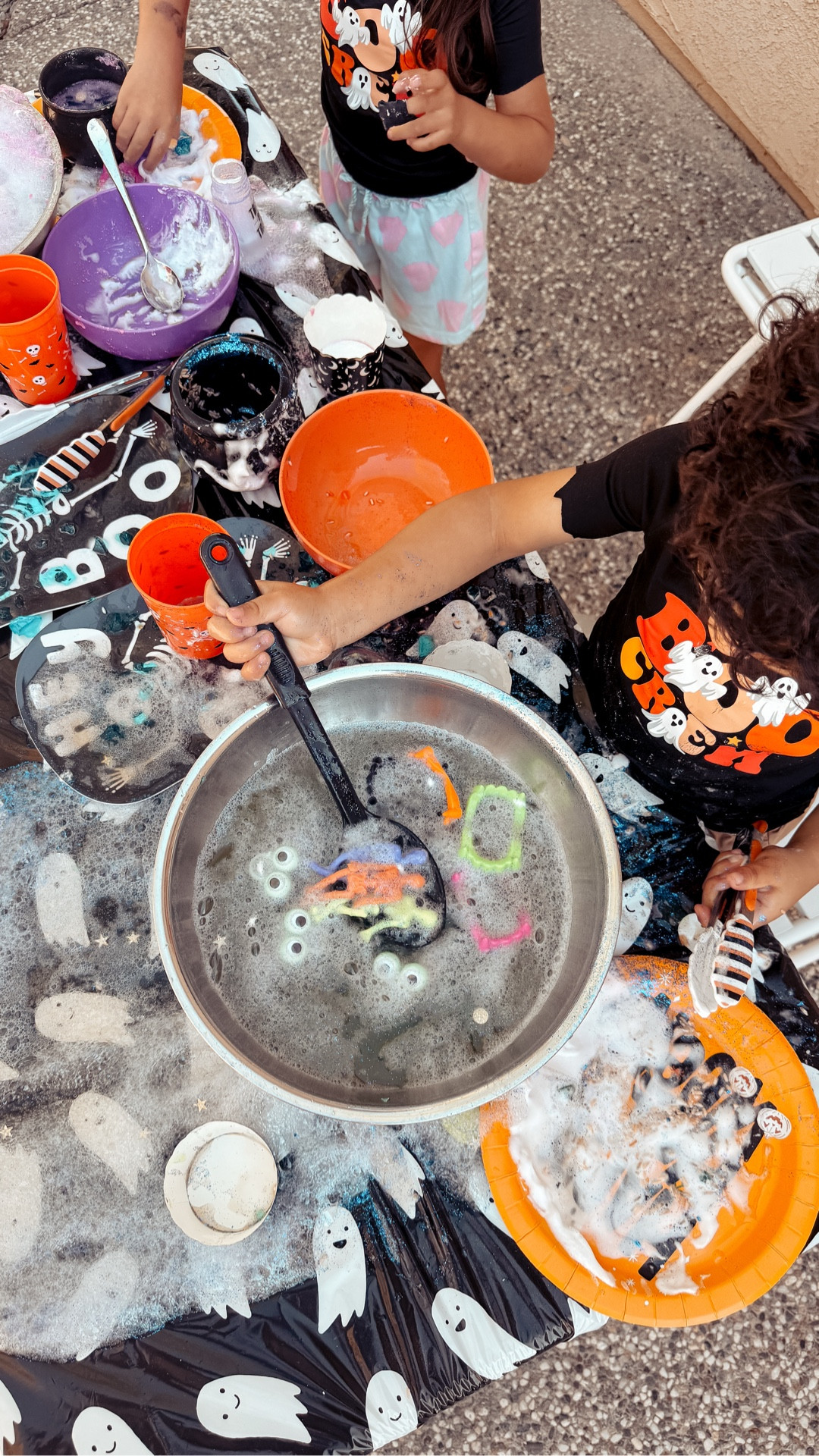 { sensory potion ❥

+ eyeballs && skeletons && vampire teeth 
+ baking powder && vinegar 
+ rice w. a couple drops of vinegar 
+ shaving cream && glitter 
+ jello 

Halloween Sensory Play . Easy Magic Potion . Toddler Sensory . Halloween Crafts } 

#LTKKids #LTKHalloween #LTKSeasonal