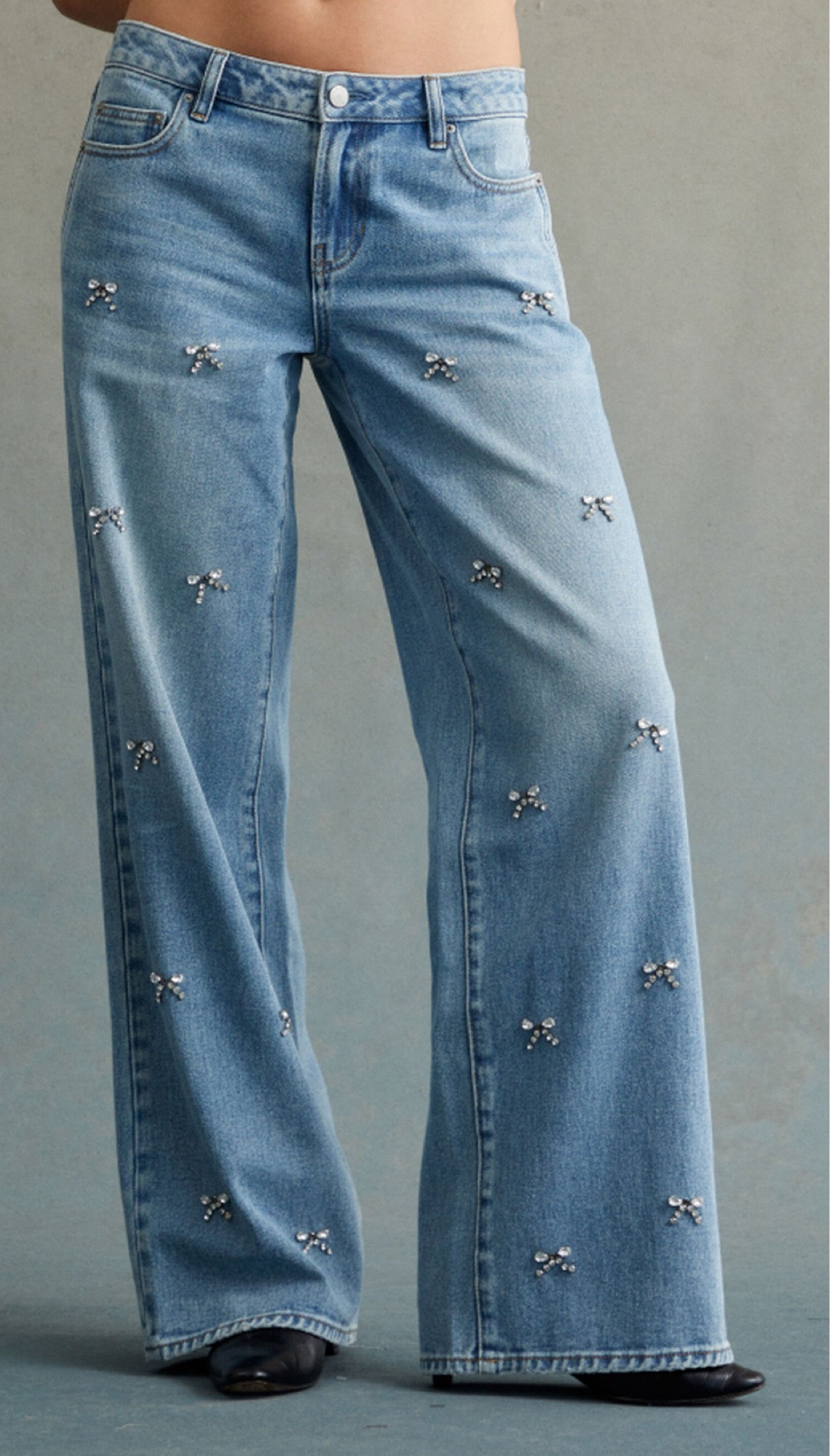 RARE DNM EDIT Light Indigo Rhinestone Bow Low Rise Baggy Jeans

#LTKFindsUnder100 #LTKHoliday #LTKSaleAlert