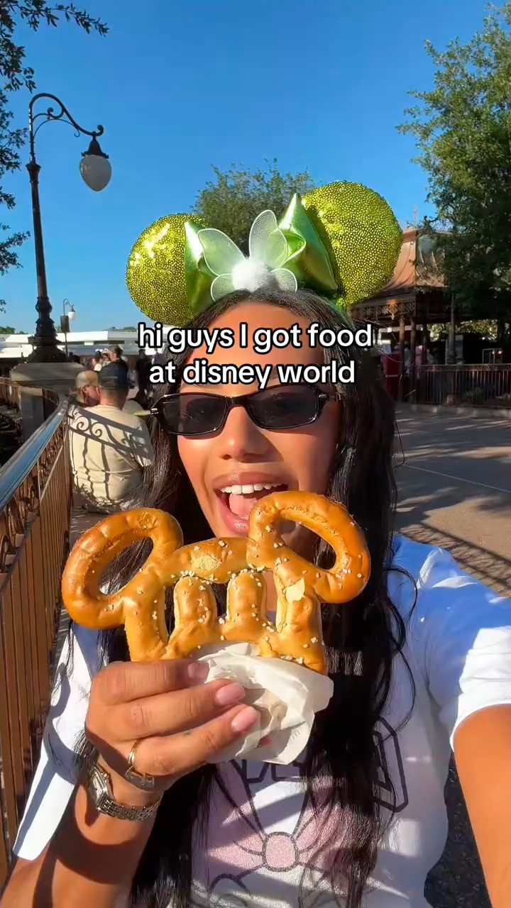 I forgot to record a few :/ oop #higuysigotfood #justjazzzyeats #disneyworld

#LTKdayinmylife #LTKgrwm #LTKootd