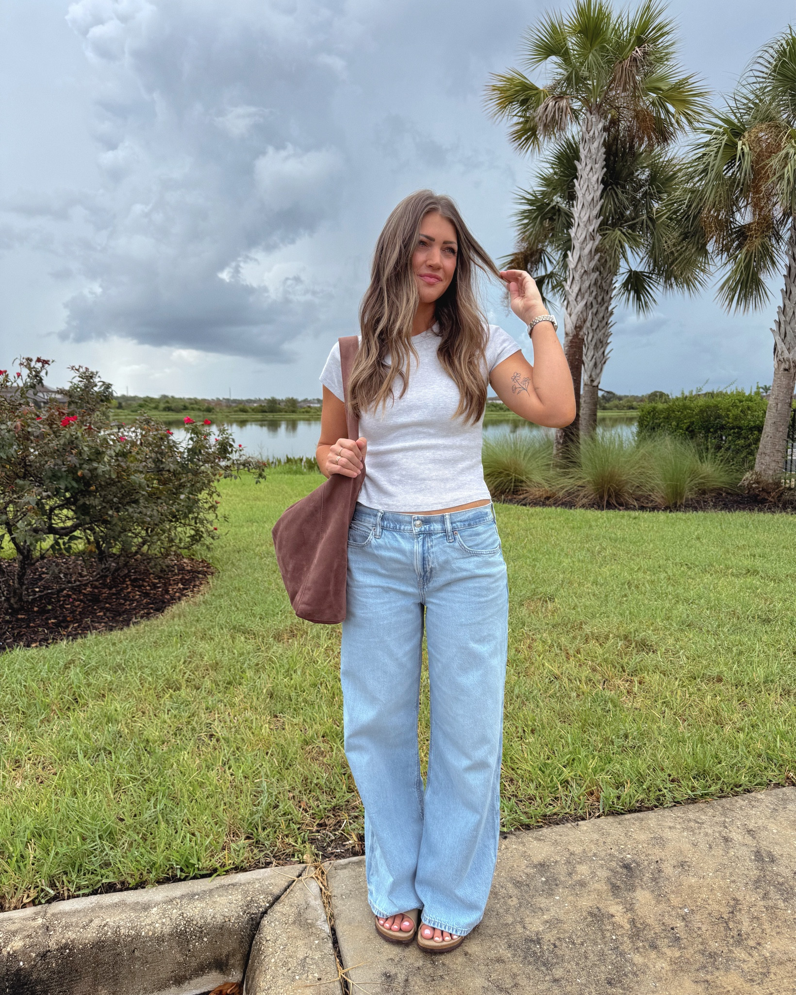 linking my FAVE @americaneagle jeans here for y’all! You seriously just can’t beat their denim. 😮‍💨 wearing a size 0 regular in them all! be sure to order down a size. (PS: in the black pair— I wish I did short length and my true 2 for a more relaxed fit!). 
#AEPartner #liveyourlife 