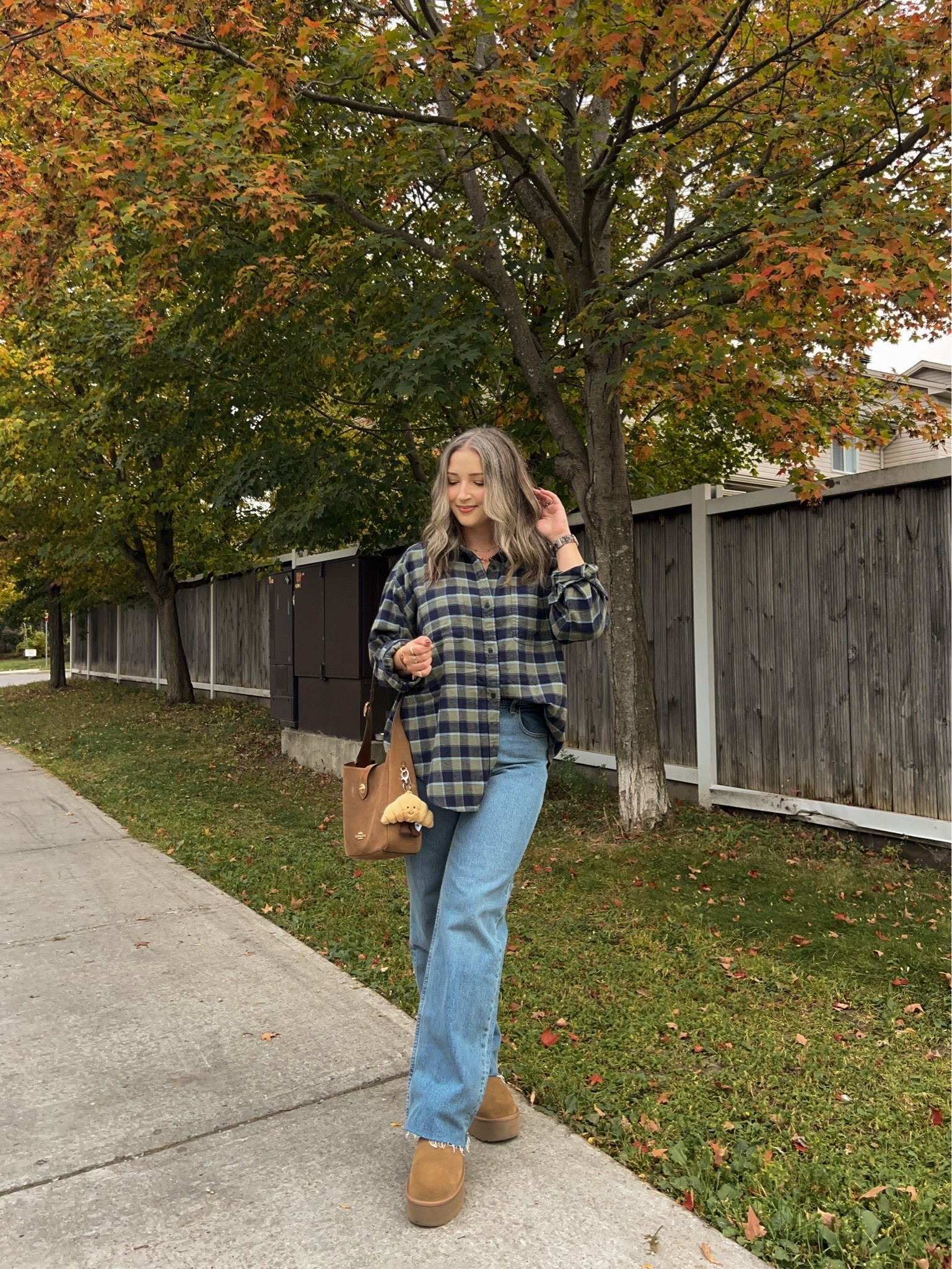 Easy fall outfit! Wearing size M in the plaid flannel shirt, and size 30 in the jeans. I’m a 9.5-10 shoe and wear a 10 in the Uggs