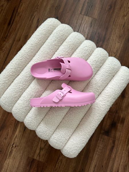 Summer Slides 🩷
Pink Birkenstocks / summer shoes, trendy shoes / clogs

#LTKShoeCrush #LTKStyleTip