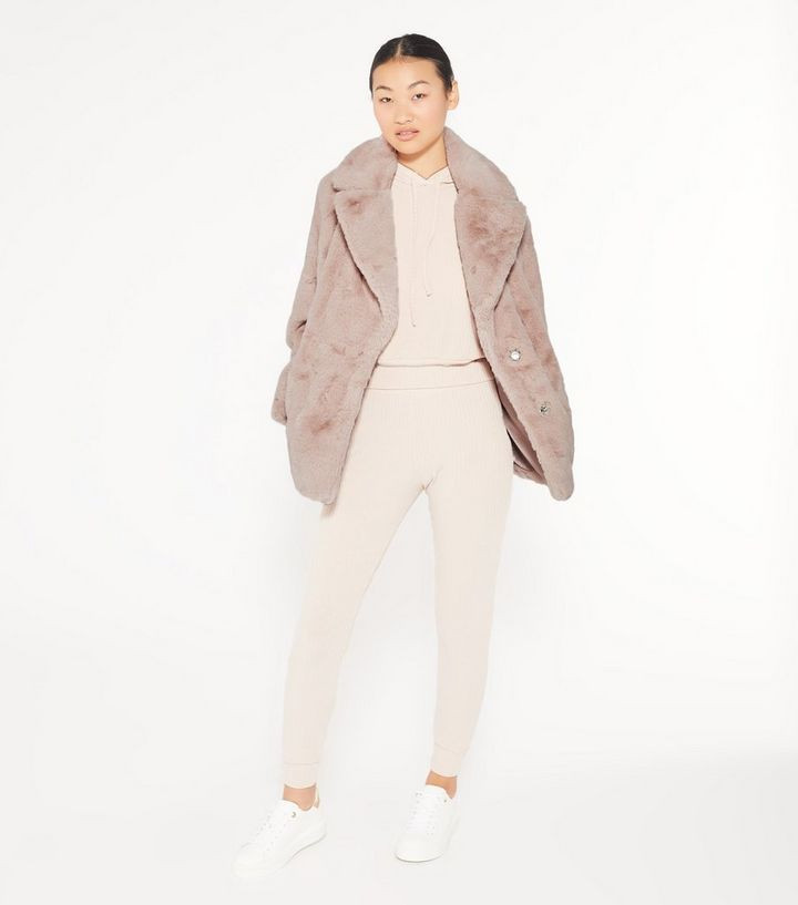 Petite Pale Pink Faux Fur Coat 
						
						Add to Saved Items
						Remove from Saved Items | New Look (UK)