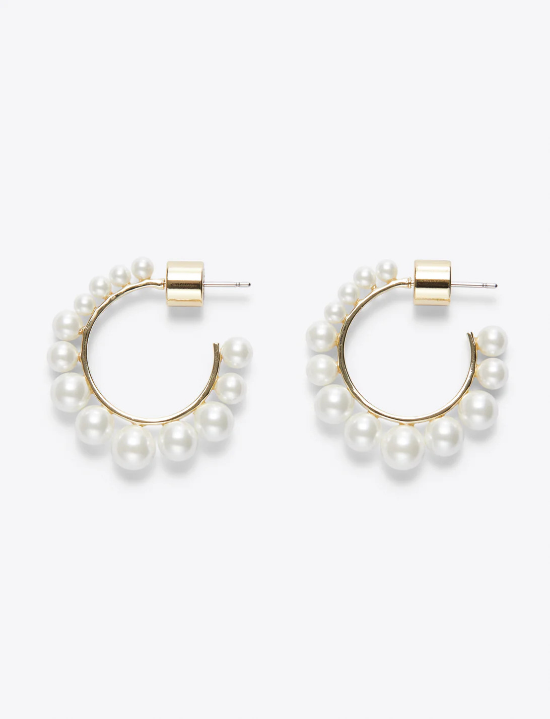 Graduated Pearl Hoop Earring | Draper James (US)