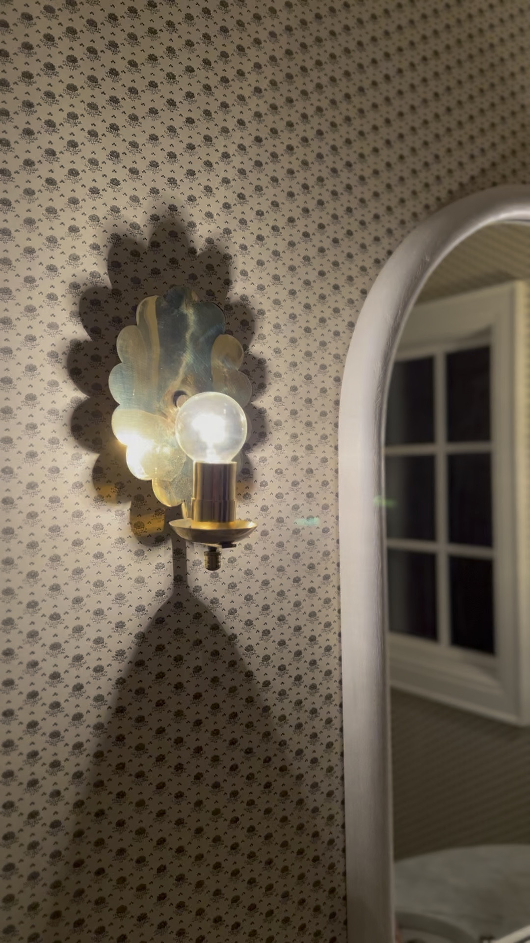 Favorite wallpaper picks for girls’ spaces 

Wallpaper
Bedroom
Home decor
Girl’s room
Interior design 

#LTKHome