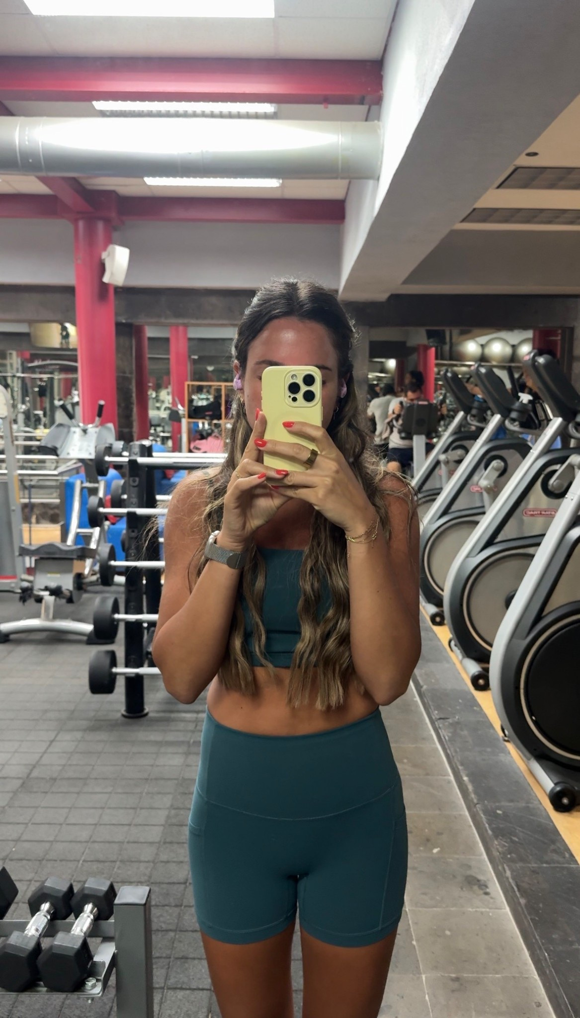 I love this green workout set!