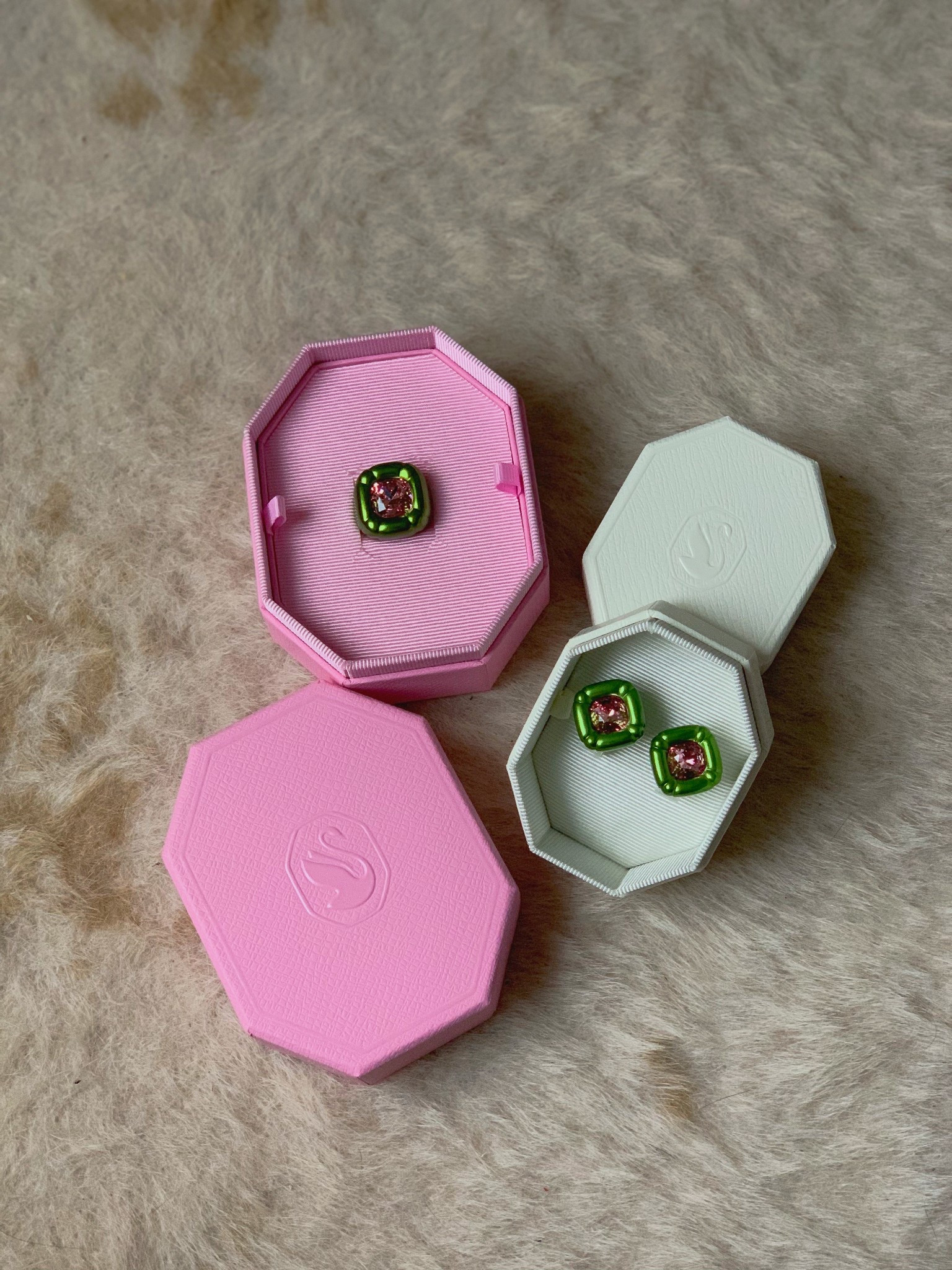 The MOST perfect statement jewelry 💚🩷

#swarovski #swarovskicrystal #summerjewlery #summer #jewlery #crystal #statementjewlery

#LTKSummerEdit #LTKStyleTip