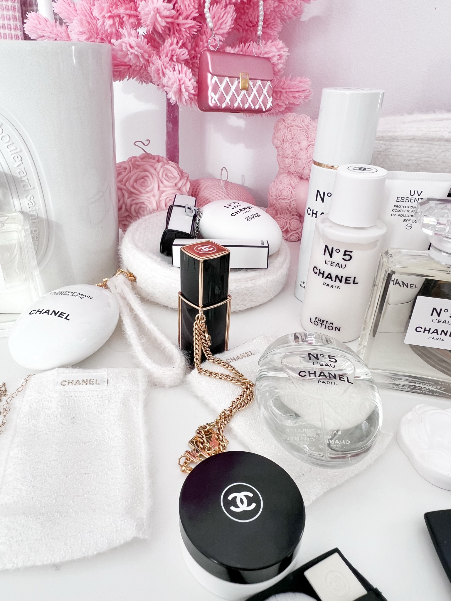 Chanel beauty gifts ideas 🏹🎁
#gifts#gift ideas#xmas#holiday#christmas#luxuryious

#LTKGiftGuide #LTKHoliday #LTKSeasonal