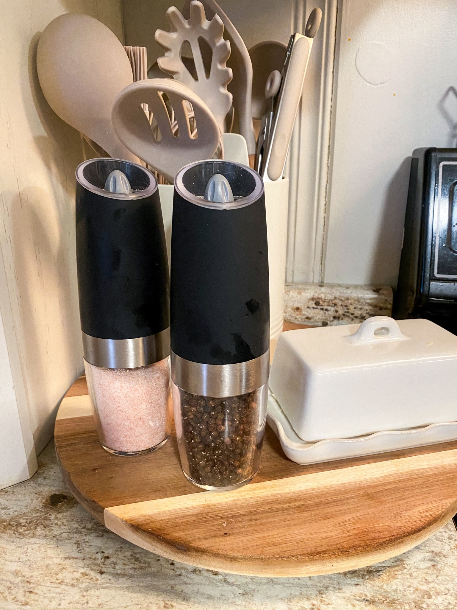 I'm obsessed with these electric salt and pepper grinders

#LTKGiftGuide #LTKU #LTKhome