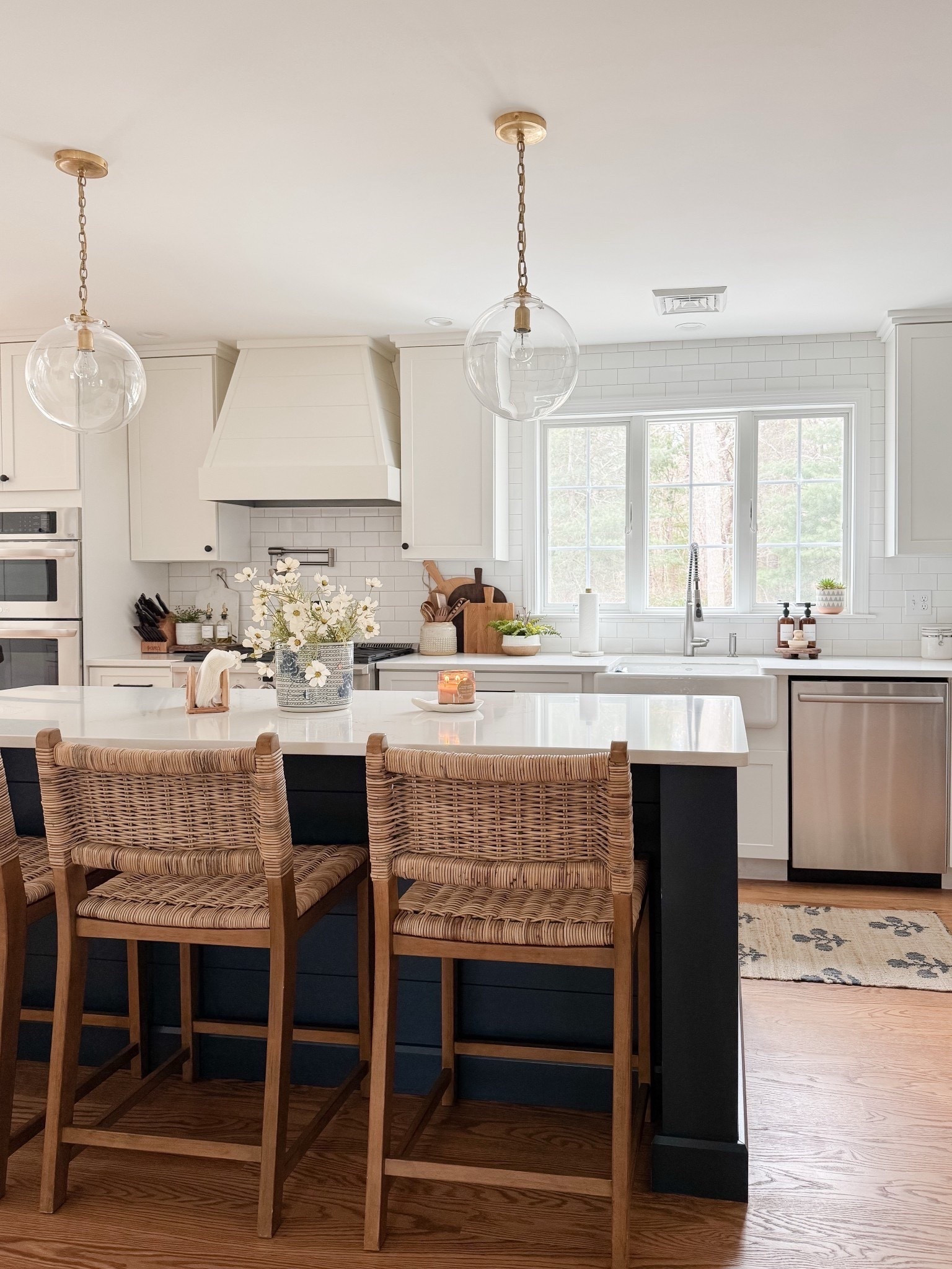 The kitchen can often be forgotten when it comes to decorating, but let this be proof that even the small touches add up! 🤍

kitchen decor home styling home decor home favorites coastal home classic decor kitchen styling counter stools kitchen lighting sherricalnanhome

#LTKSaleAlert #LTKHome