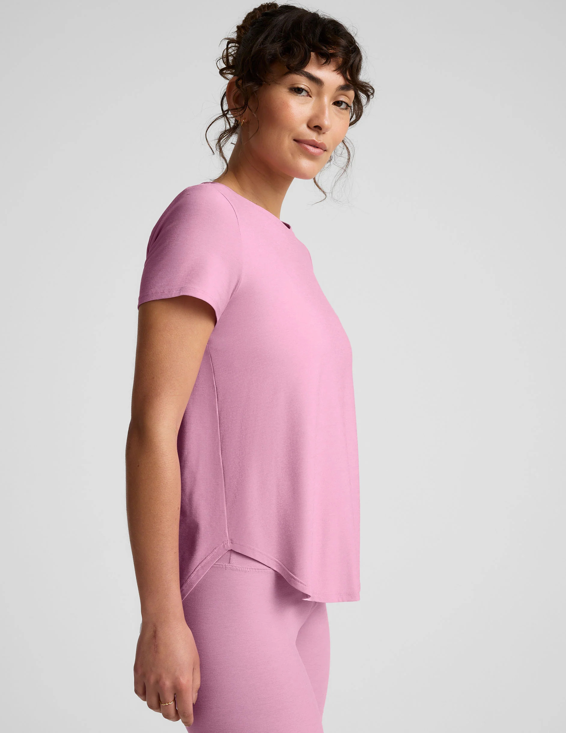 Featherweight On The Down Low Tee | Beyond Yoga