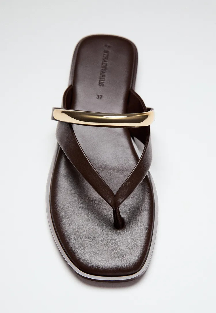 Flat thong sandals with metal detail - Women's fashion | Stradivarius United Kingdom | Stradivarius (UK)
