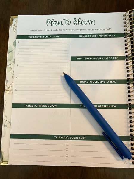 Setting my goals for next year! Two of my goals are to read 60 books and to stretch twice a week for 15 minutes. What are your goals for 2024?

If you are looking to get organized in 2024, you need this planner! Great for goal setting, habit tracking, to do lists, and more. 

2024 resolutions
Vision planning
Best planner


#LTKsalealert #LTKGiftGuide #LTKworkwear