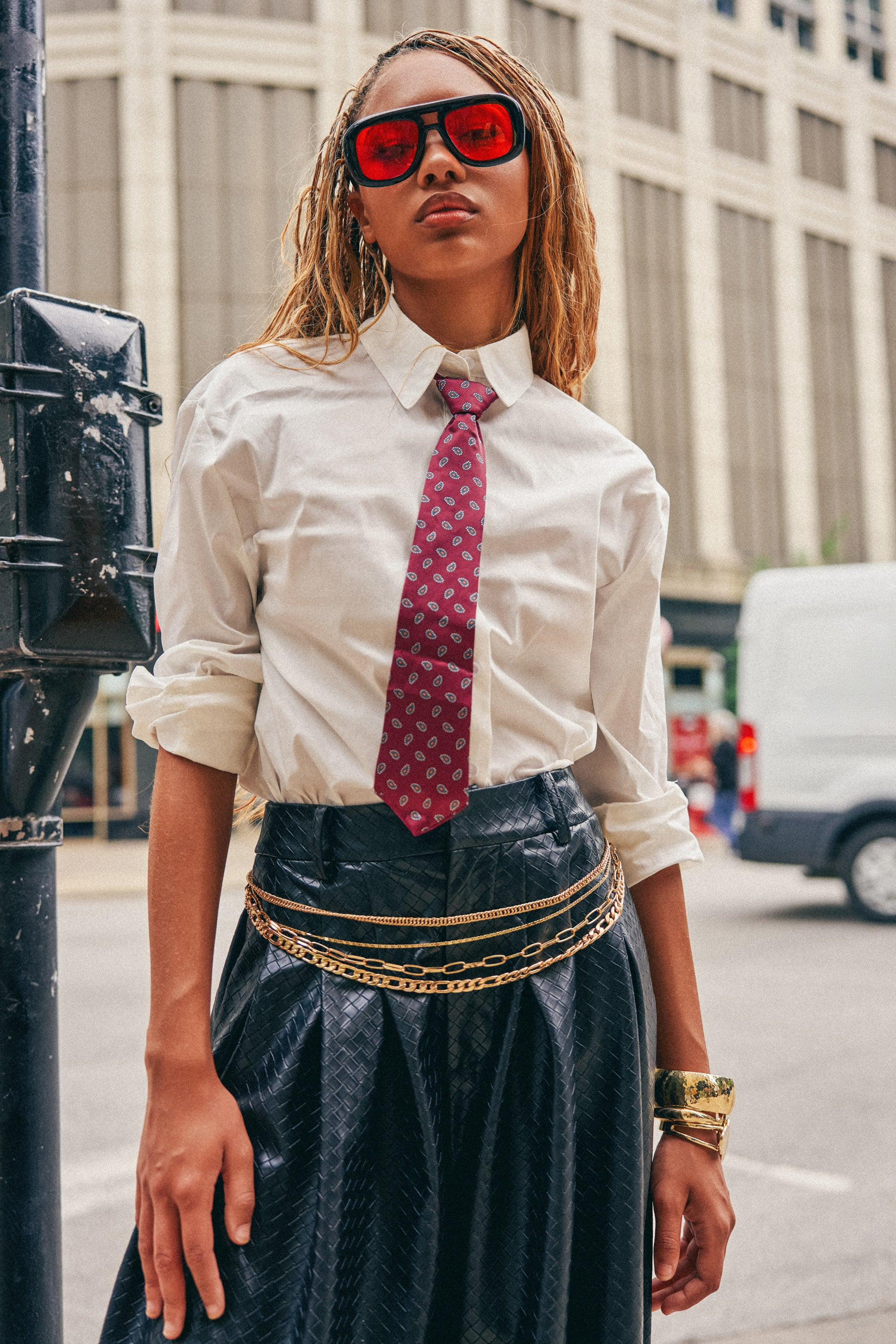 OFFICE BADDIE POPLIN BUTTON DOWN BLOUSE | AKIRA