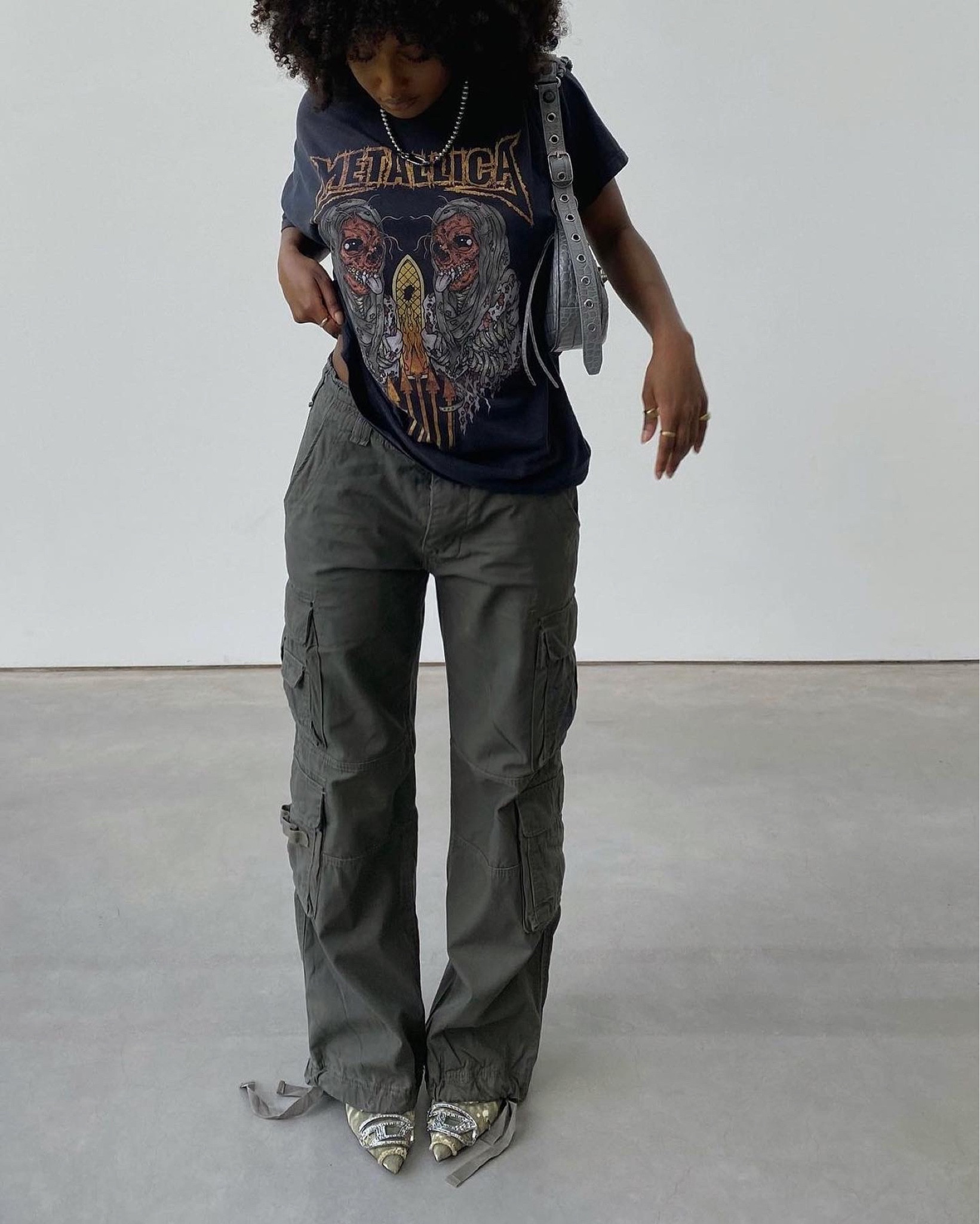 cargo vintage baggy look khaki trousers diesel slingback pumps heels balenciaga le cagole bag vintage band t-shirt low waist afro amsterdam fall autumn outfit 

#LTKstyletip #LTKeurope #LTKSeasonal