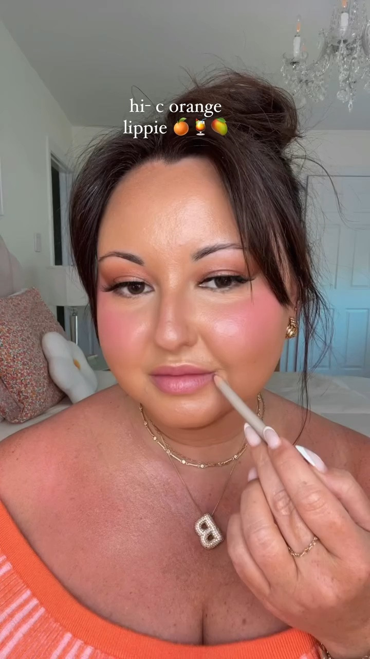 a sweet taste of summer 🥭🍹 why are unplanned lip combos literally the best 

my makeup products are listed and on my LTK, link in bio ✨

THE DETAILS💫
🍊 @skkn lip liner (6)
🍊 @tower28beauty jelly lip gloss (fire)

#lipcombo #lipgloss #tower28 #tower28lipjelly #glossylips #summermakeuplook #summermakeup