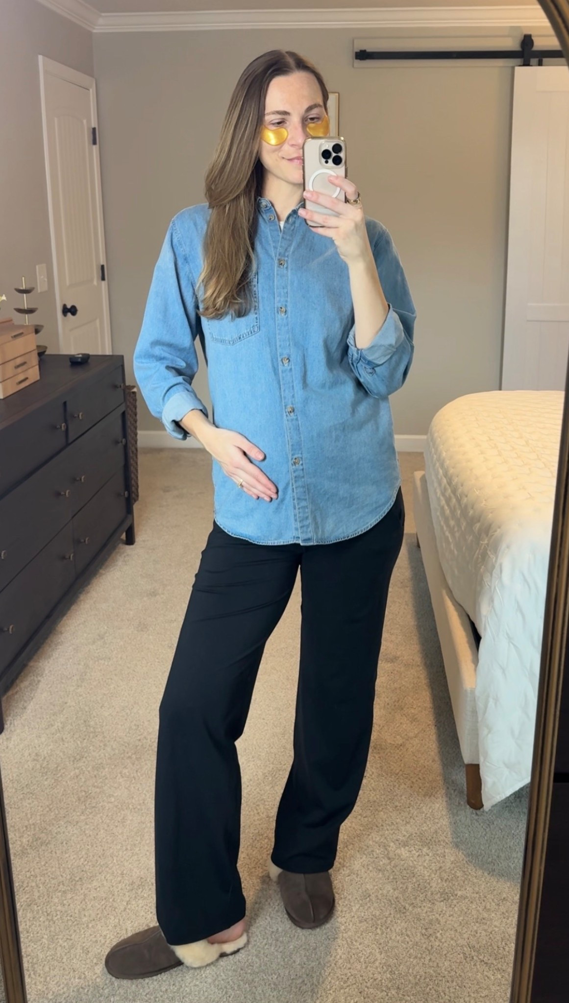 Pregnancy OOTD

Top - wearing size 6. TTS. 
Maternity Pants - color black, size Small Tall
Ugg slippers - wearing size 9 (typically 9.5). Color: espresso. 

#LTKBump #LTKootd