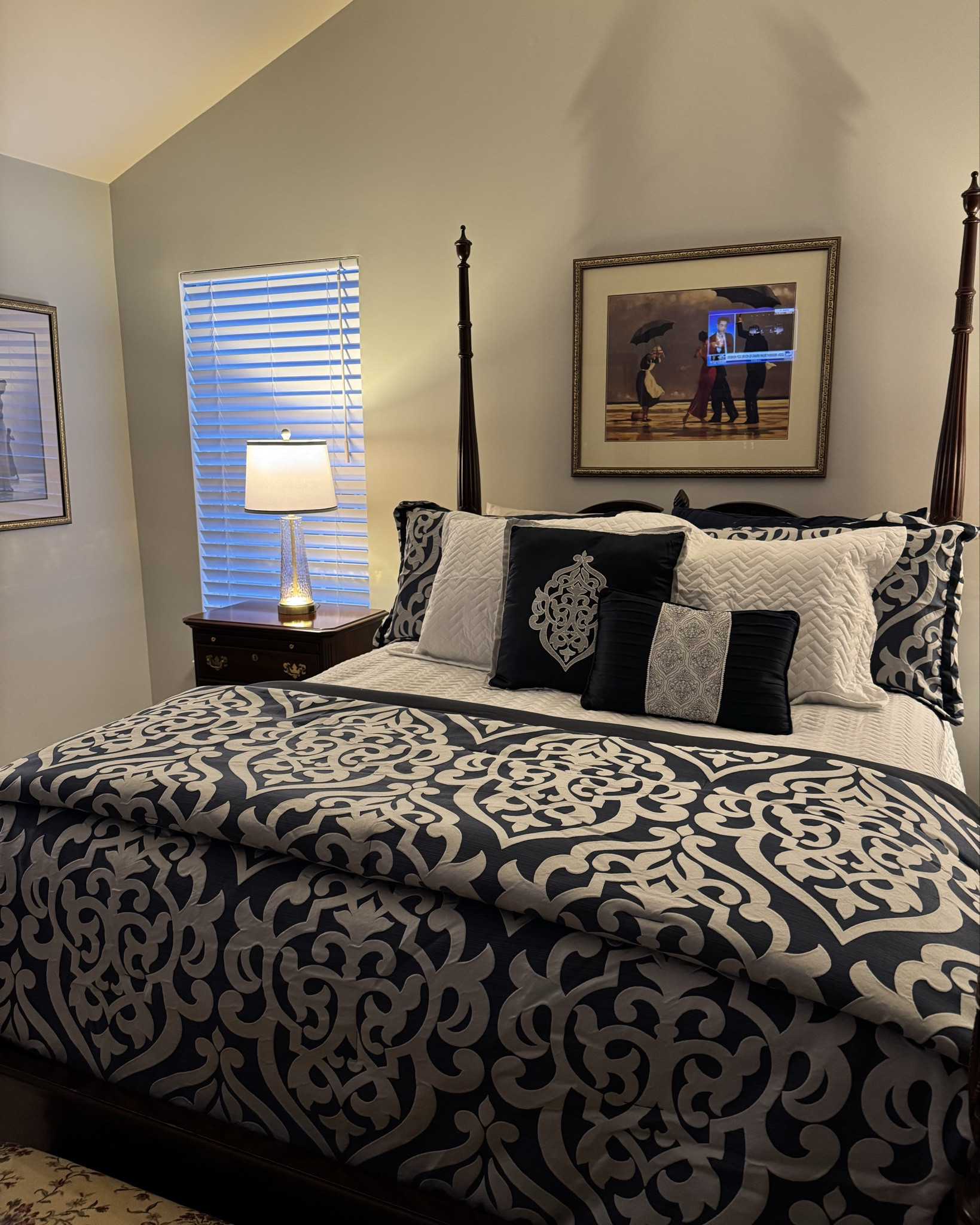 Nothing like a bedding refresh to transform a bedroom! 

This navy & silver comforter paired with a white chevron coverlet adds texture, depth, and cozy vibes for the perfect night’s sleep.

#LTKHome
