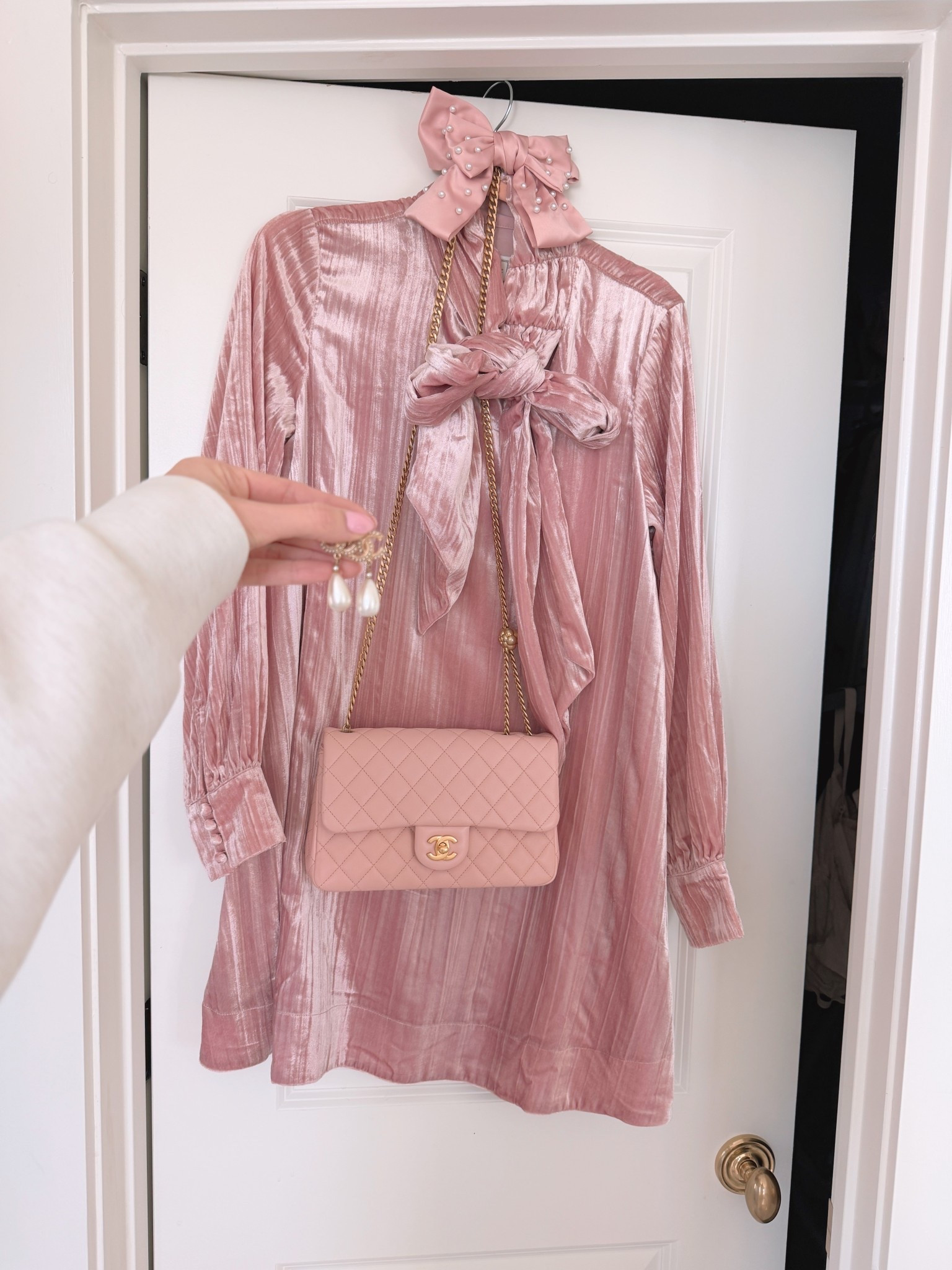 What I’m planning to wear to a friends birthday party dinner tonight! Would be a cute valentines date dress too and is on sale under $200 now! If you’re 5’8 and up I recommend sizing up one for length! 

Valentines outfit idea

#LTKootd #LTKSaleAlert #LTKSeasonal