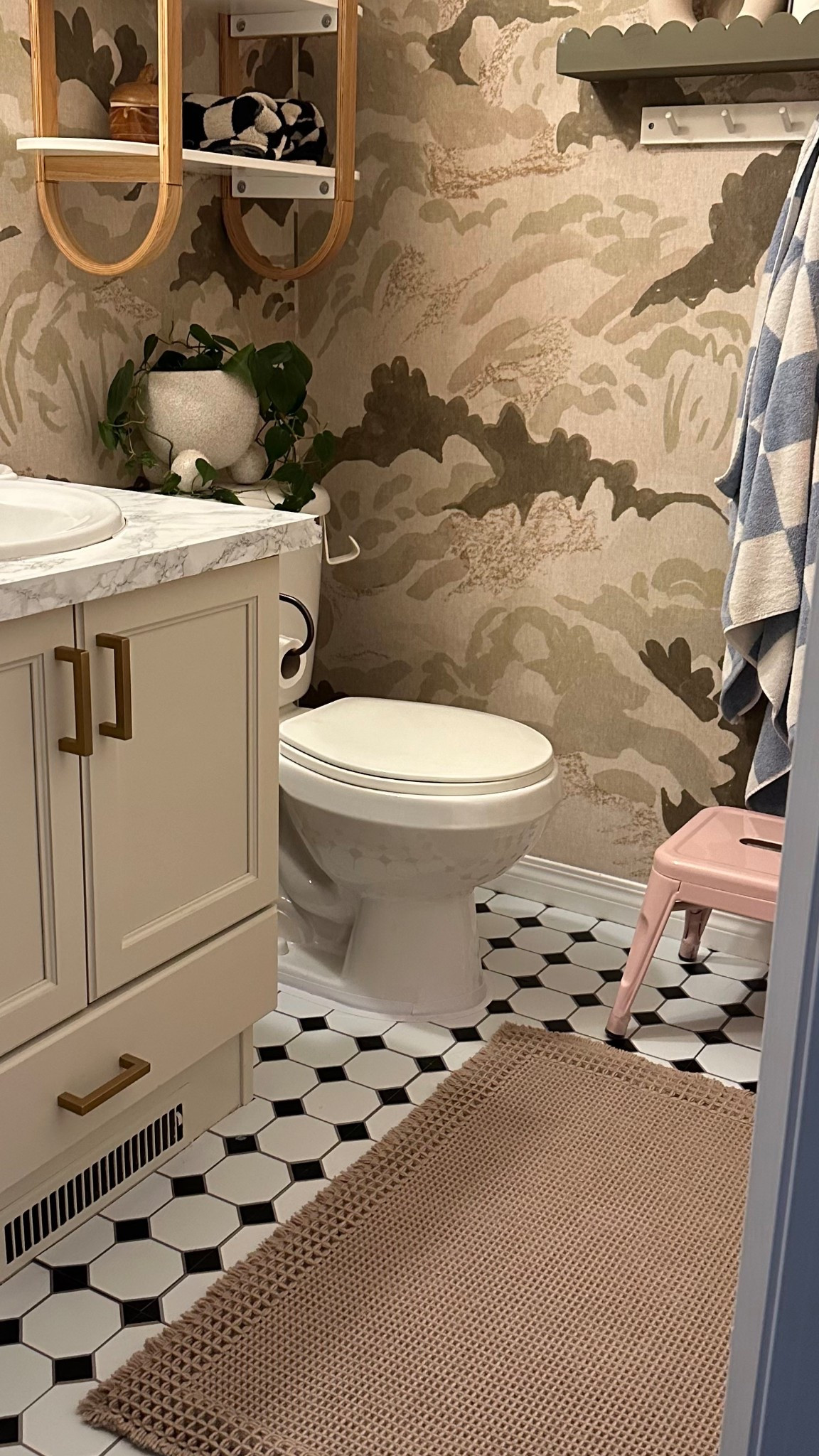 Linking this exact rug (I bought off us Amazon, under $30 inc duties) BUT linked a cheaper Canadian one for my Canadian girlies if you don’t want to go through the US site ❤️ 

#LTKsale #LTKcasa #LTKcanada