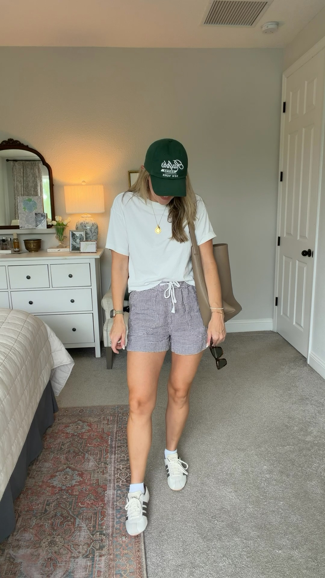 White tee, brown gingham shorts, casual sneakers, a ball cap + my favorite leather bag. Simple pieces, but together it feels pulled together without trying too hard.

white tee outfit, gingham shorts, casual fall outfit, classic everyday style, baseball cap outfit, leather bag, casual sneakers, transitional outfit