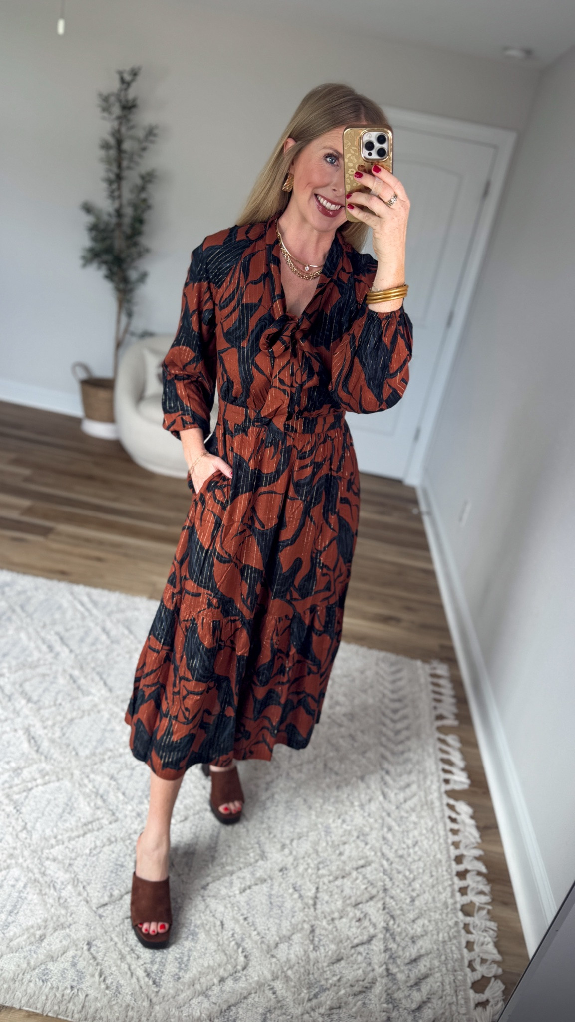 Weekend Walmart Wins try-on
Long sleeve midi dress with gold shimmer stripes- small

#LTKootd