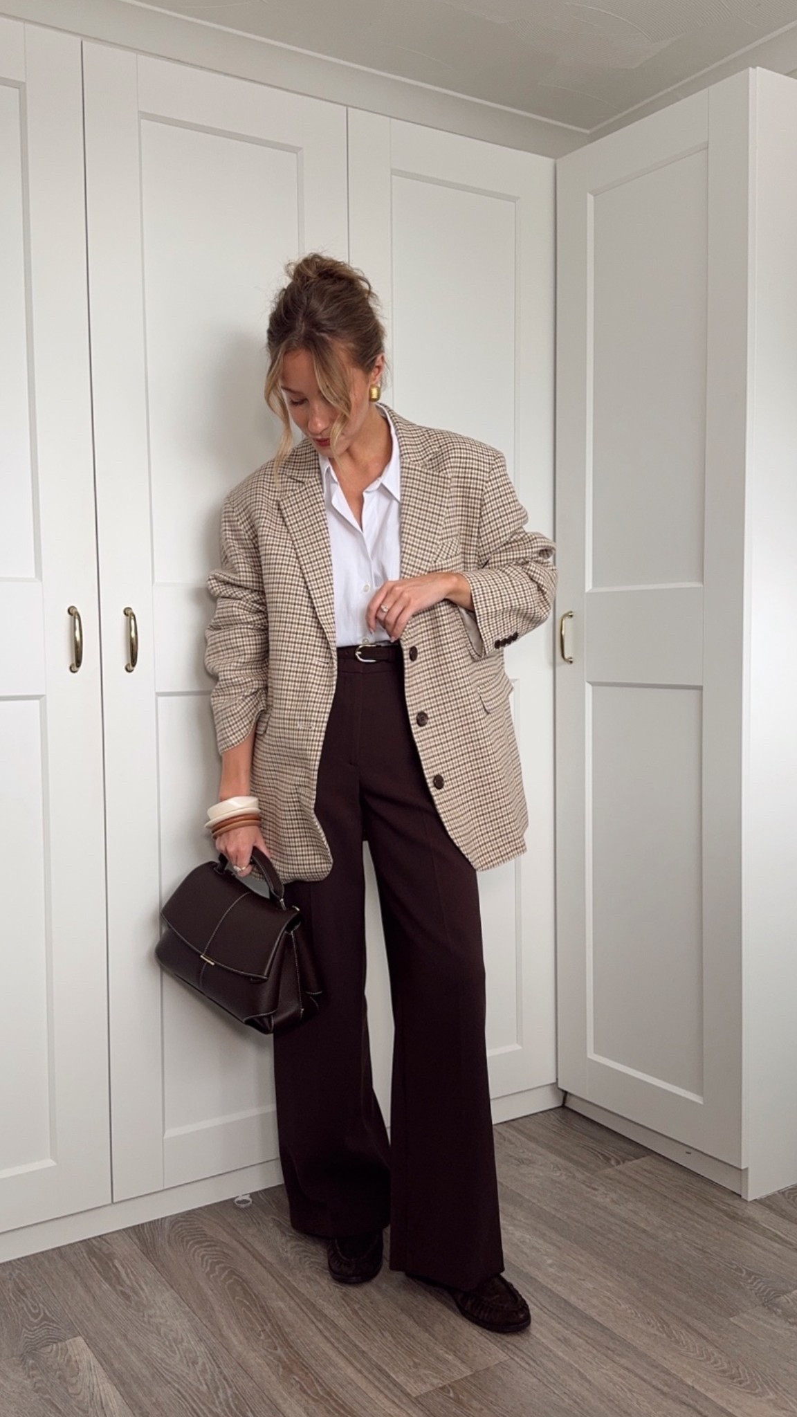 Blazer is Djerf Avenue 
Autumn workwear, blazer outfit, brown trousers, tailored trousers, white shirt, suede loafers, brown bag, autumn outfits uk 

#LTKuk #LTKautumn #LTKworkwear