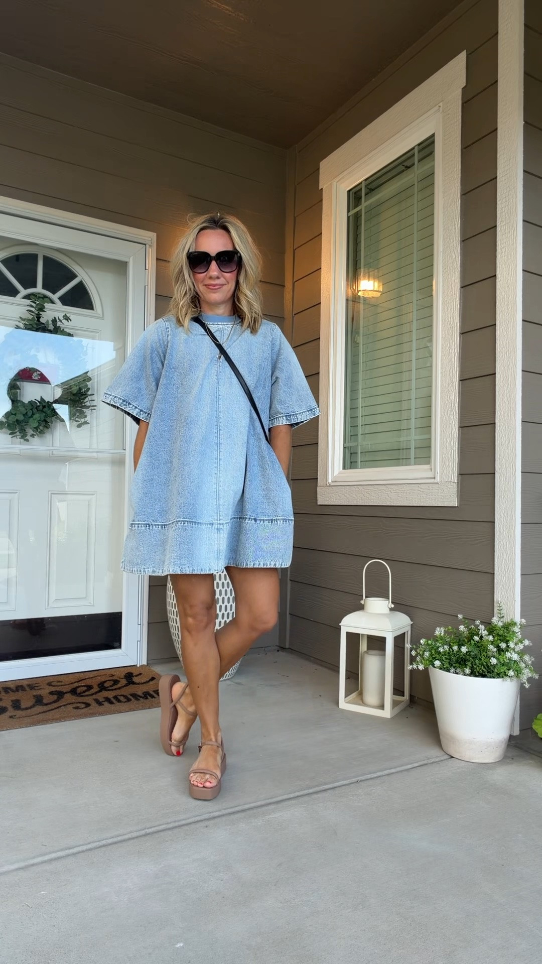 @freepeople dress of the win on an easy and cute little outfit! I might just be a dress girl this summer!

Paired with hands down my favorite @crocs sandal and I have my outfit formula nailed! 💃🩴💃

#LTKootd