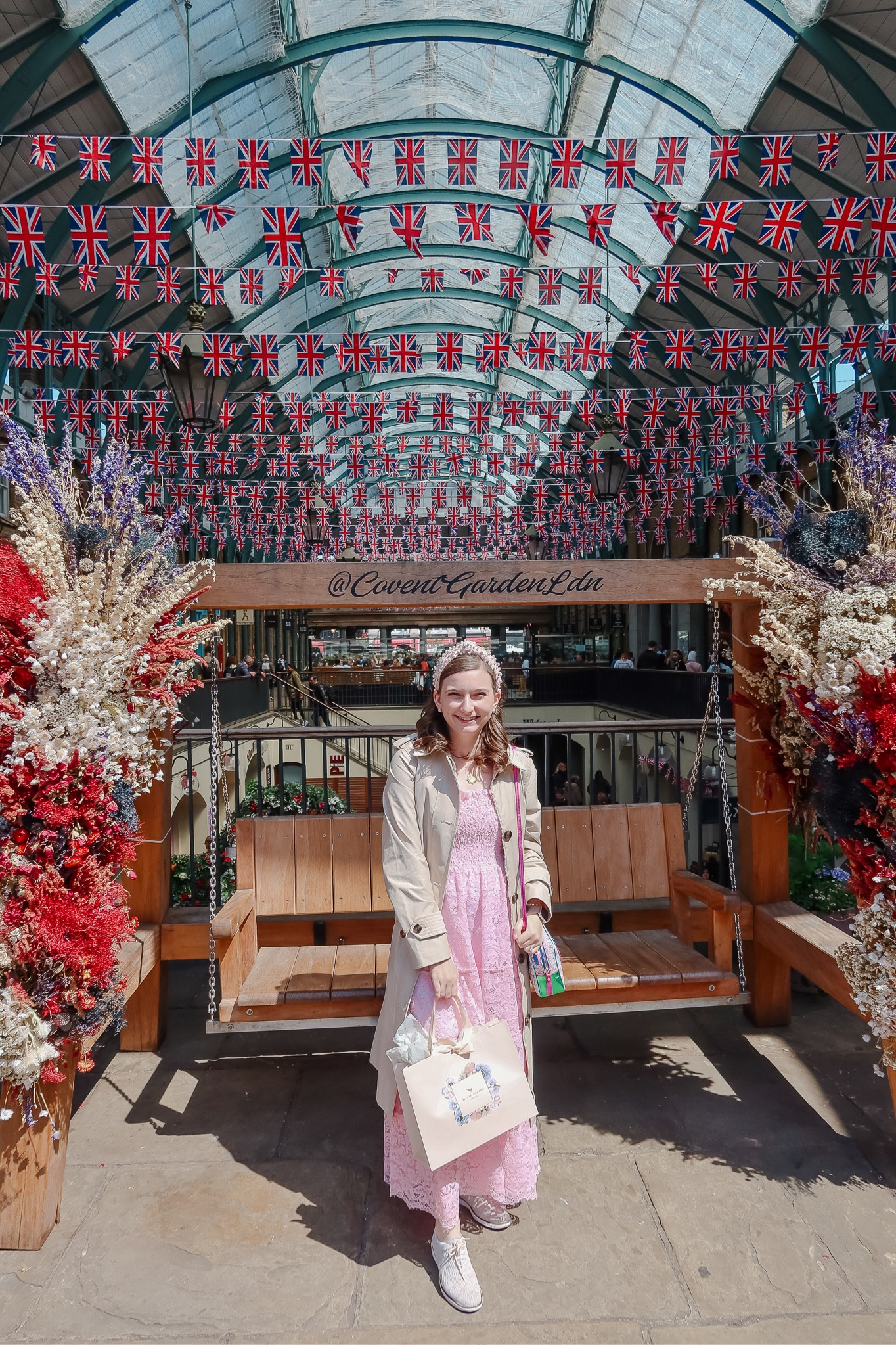 •Covent Garden in the afternoon 🛍️ Covent Garden is one of the cutest places to shop in London! Here are a few of my favorite stores: 

🩷Olivia Burton 
🩷Ted Baker 
🩷Radley London 
🩷Jo Malone 
🩷Sass & Belle 
🩷Barbour• 

#LTKunder100