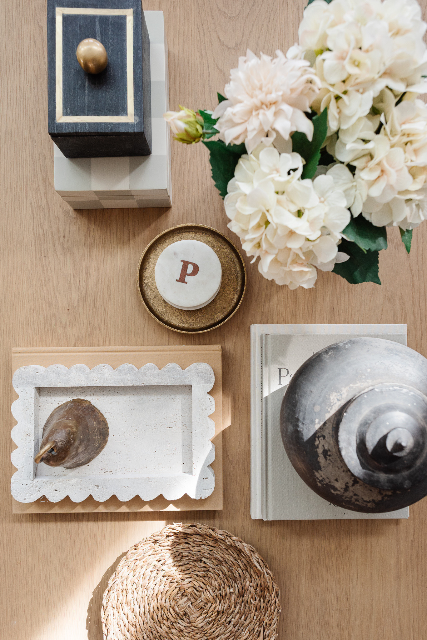 Spring summer coffee table styling inspo

tray, scallop, vase, vessel, pot, hydrangea,Faux stem, , Amazon, Amazon home, Ginko, studio, McGee, coffee table, coffee, table, books, vase, decor box, shelf, decor, home decor ￼￼

#LTKHome #LTKSaleAlert #LTKSeasonal