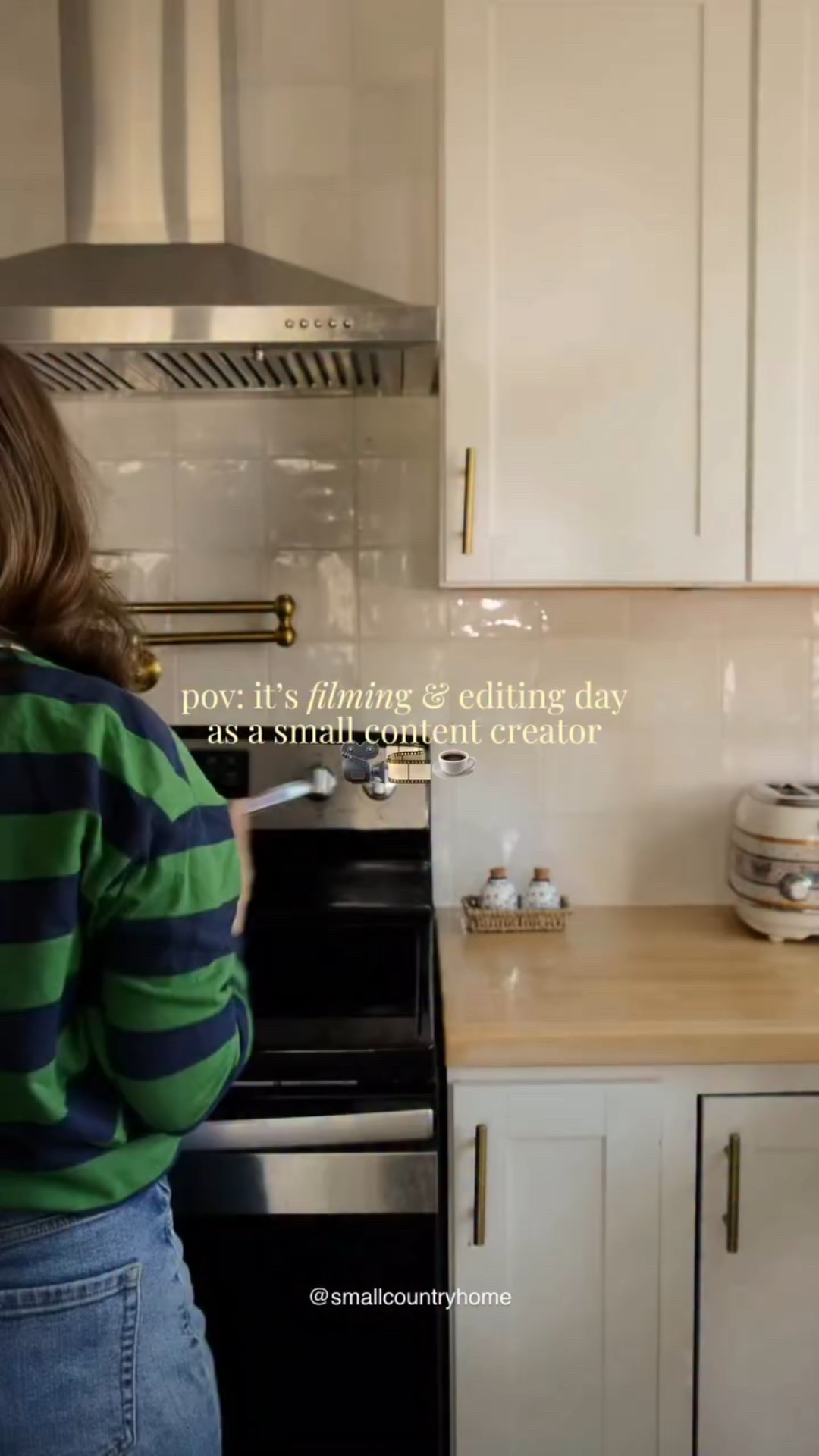 #ad) oh the phone goes where I go 🎶🙂‍↕️

thank you  @torras_global for making it a little easier with the most convenient case 😮‍💨👏🏼

#TORRAS #OStandO3AIR #phonecase  #gradientcase