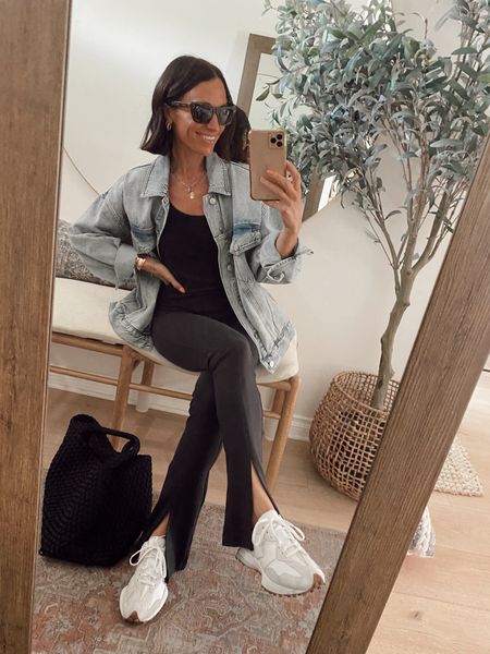 Flutter hem leggings + and oversized denim jacket for a casual fall outfit 