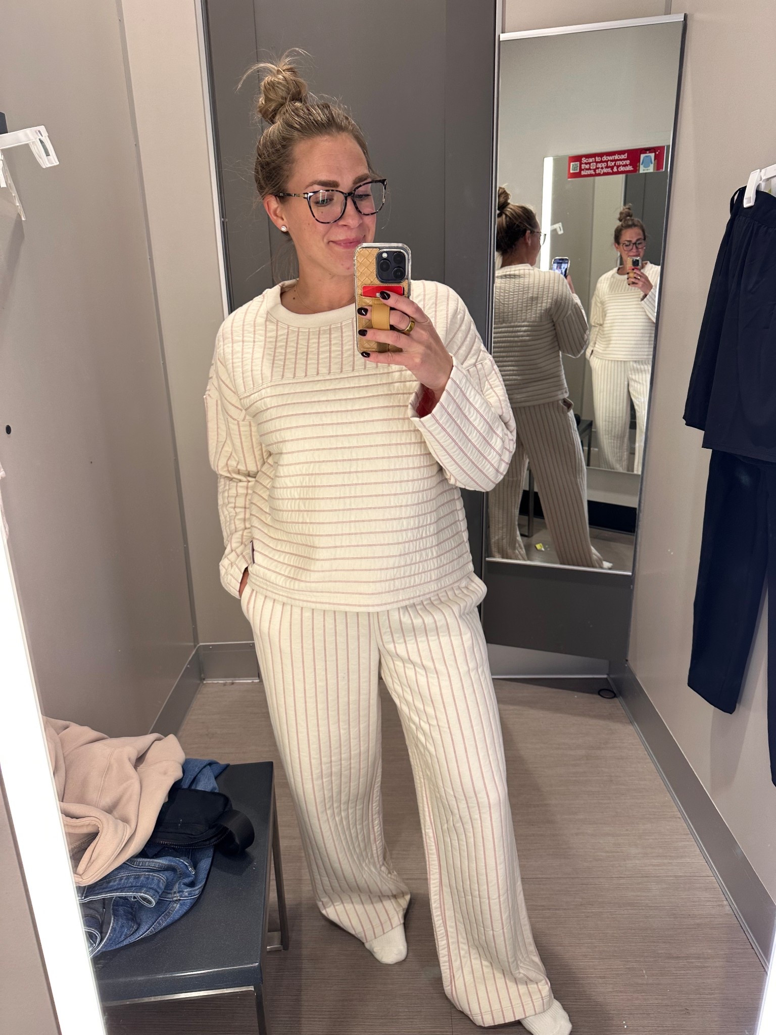 It’s giving chic Nancy Meyers Christmas Morning Mom fit or marshmallow 🤪