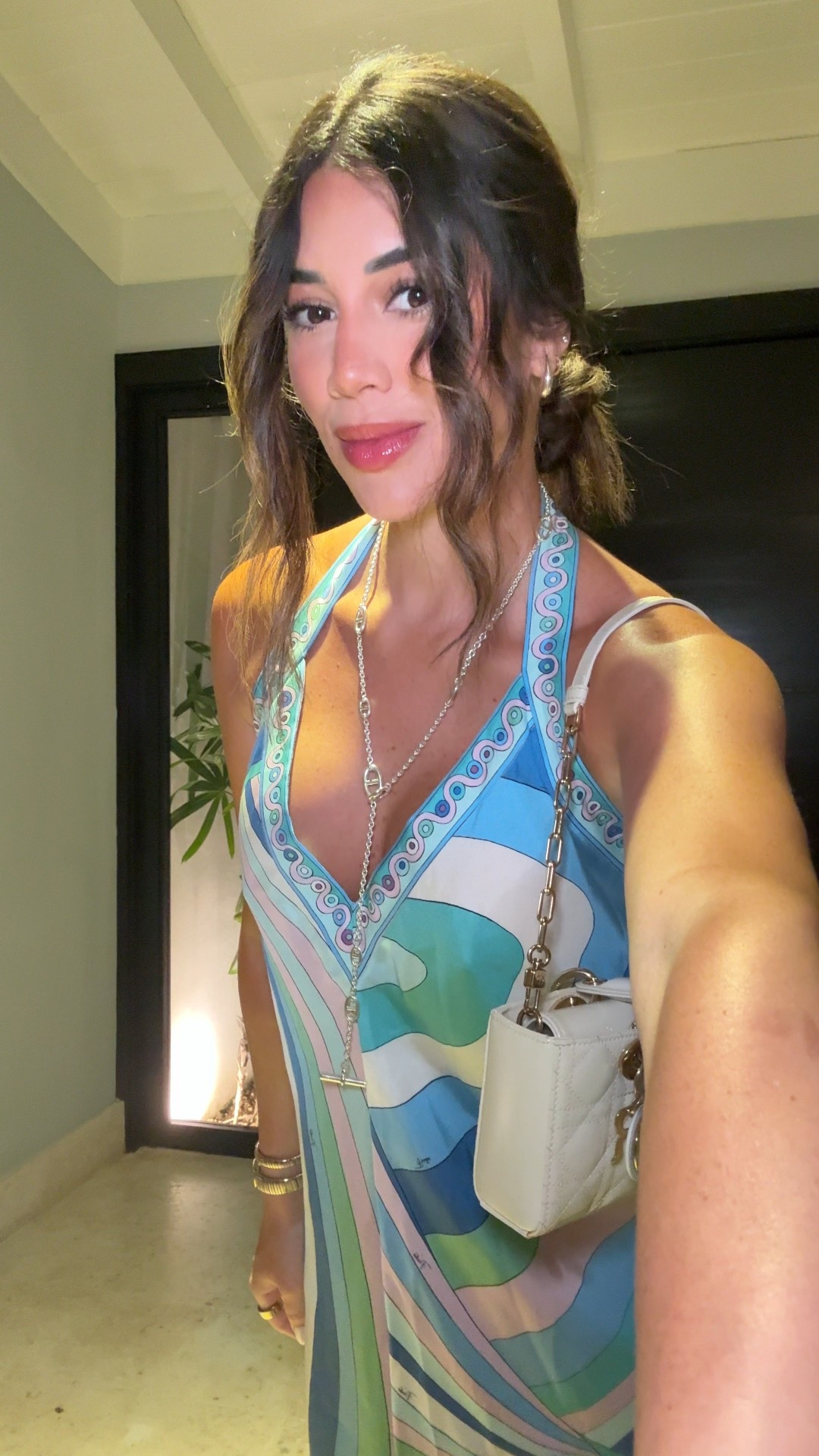 This Pucci dress is an investment piece. But i am OBSESSED with it. I will wear this for years to come and hope to pass it down to my nieces or future DIL ♥️ im wearing a size 44 