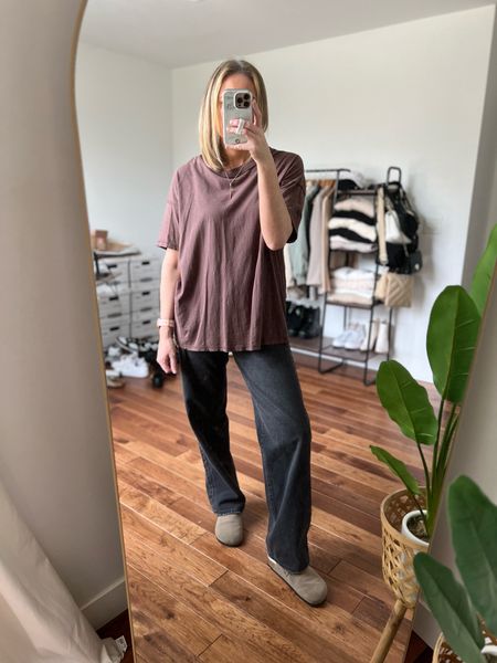 Spring outfit. Jeans. Spring outfit idea. Oversized tshirt. Black jeans. Baggy jeans. Casual outfit idea. Casual outfit. Mom outfit.


#LTKfindsunder50 #LTKfindsunder100 #LTKSeasonal