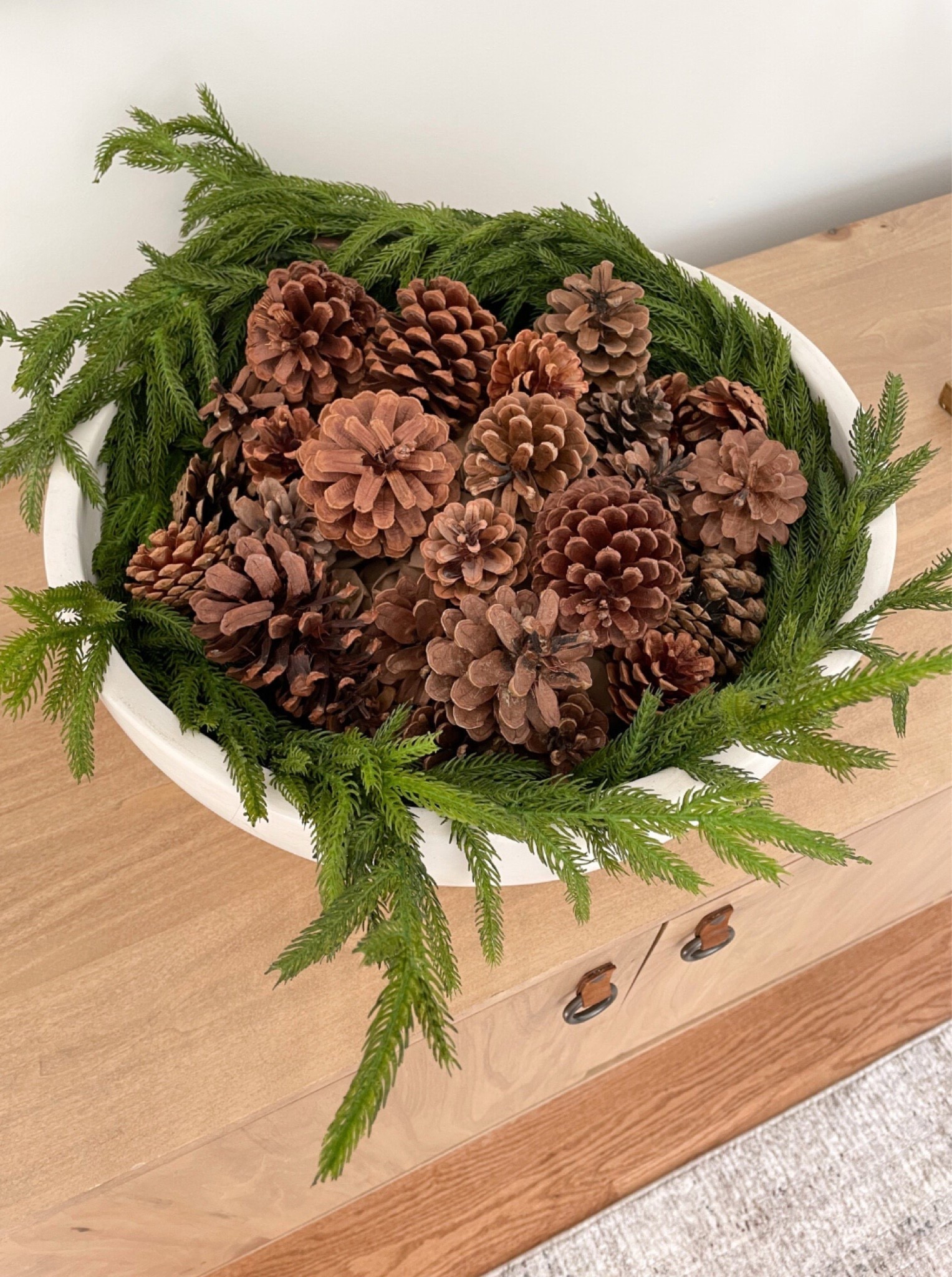 Neutral Winter Console Table Decor

Winter transitional decor  home decor  winter decor  spring decor  neutral home decor  coastal decor  kitchen decor



#LTKHome #LTKHoliday #LTKFindsUnder50