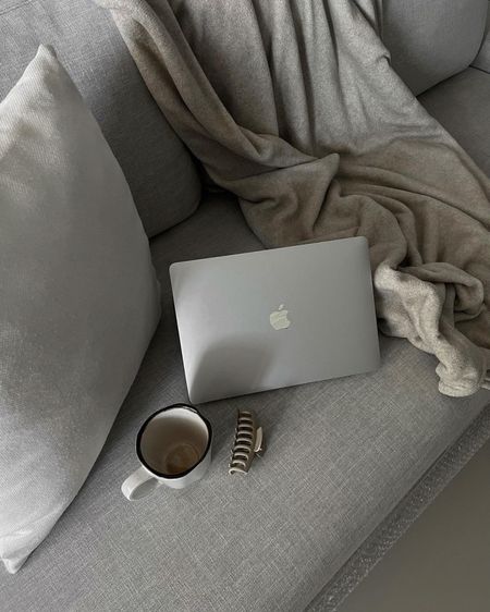 friday mood 📱💻
___

#LTKbrasil #LTKhome