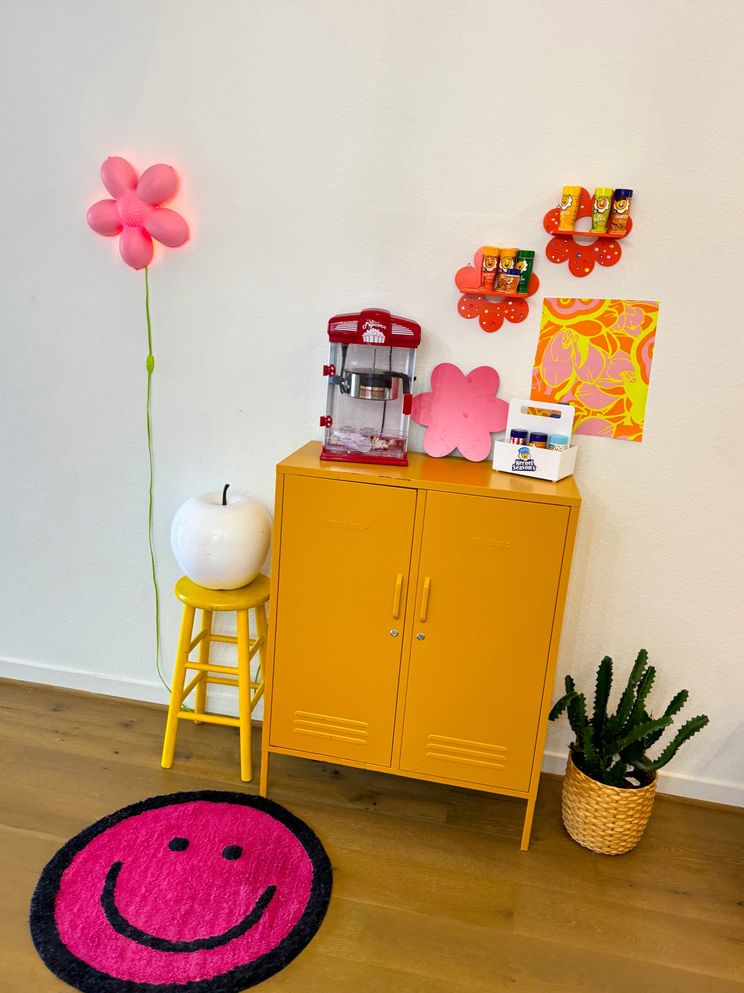 My home popcorn station!!🍿 No better snack than popcorn during a movie night 😉💕🍿 This popcorn machine makes it easy & fun to have popcorn- and I love customizing it with different seasonings!🤩
