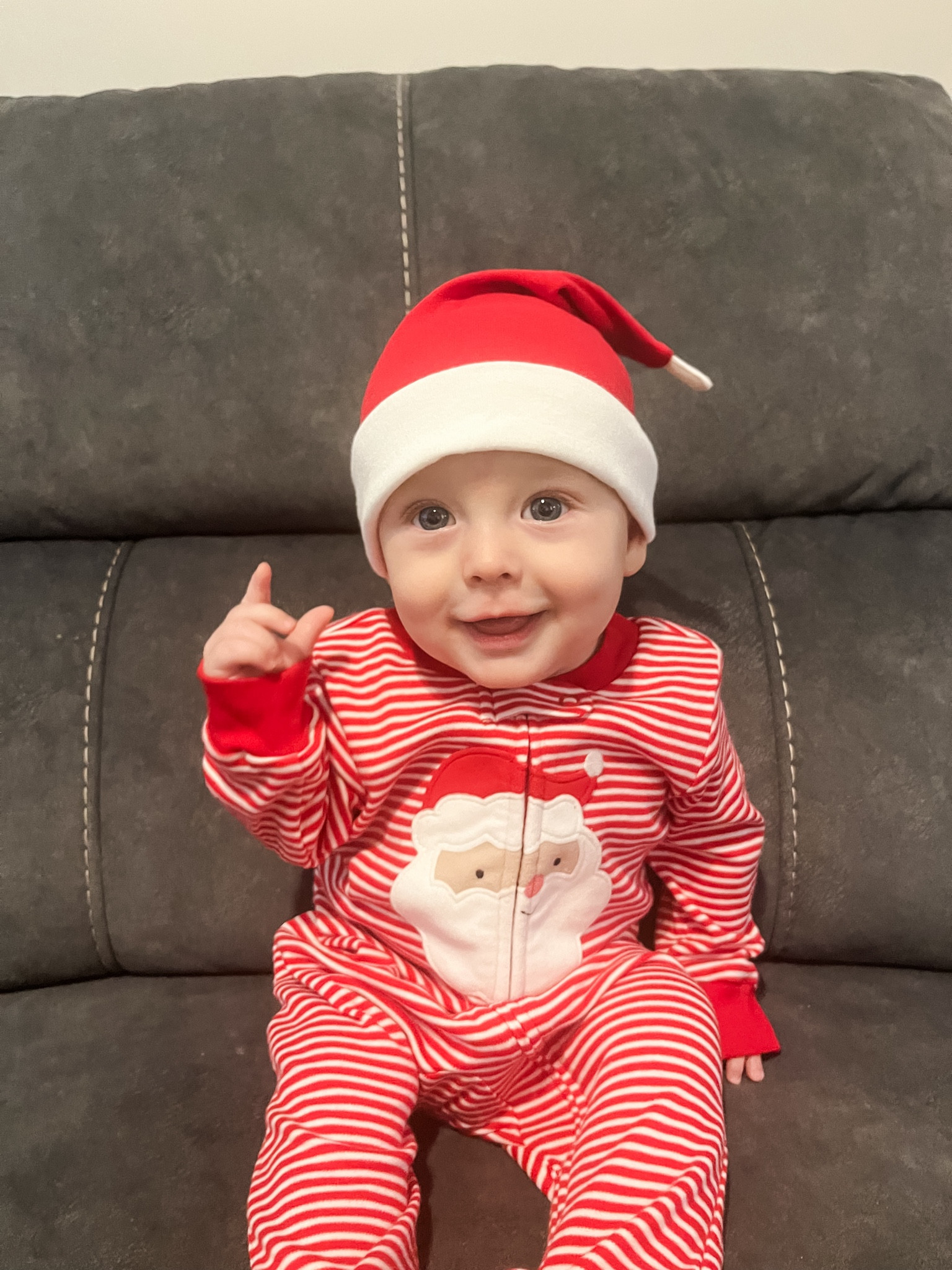 Baby Christmas pajamas, baby’s first Christmas, Santa pajamas, target find, target baby find

#LTKHoliday #LTKBaby #LTKSeasonal