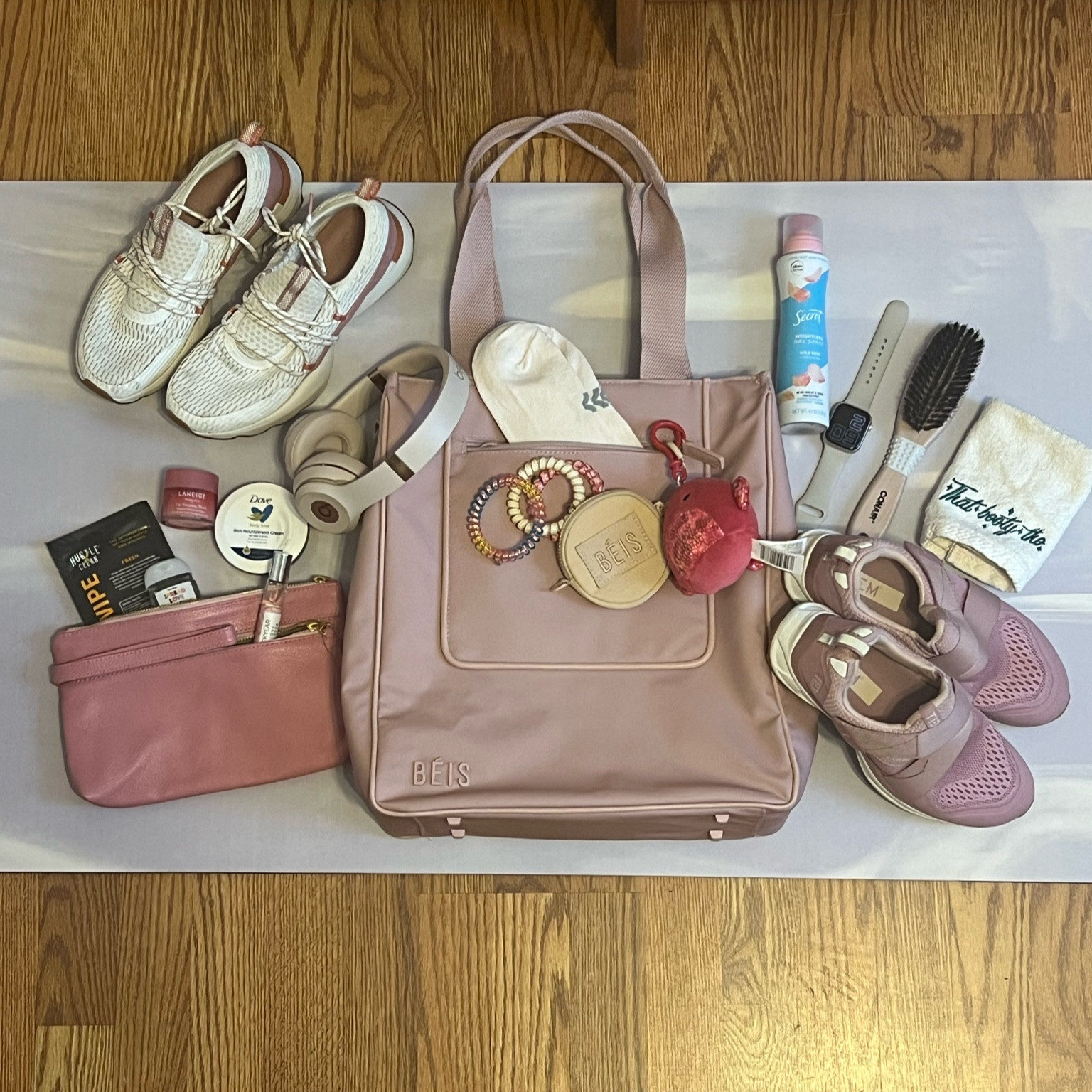 What’s in my gym bag? #thinkpink 