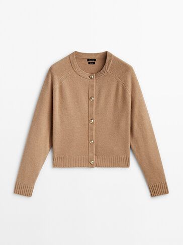 Knit cardigan made of 100% wool with buttons | Massimo Dutti UK